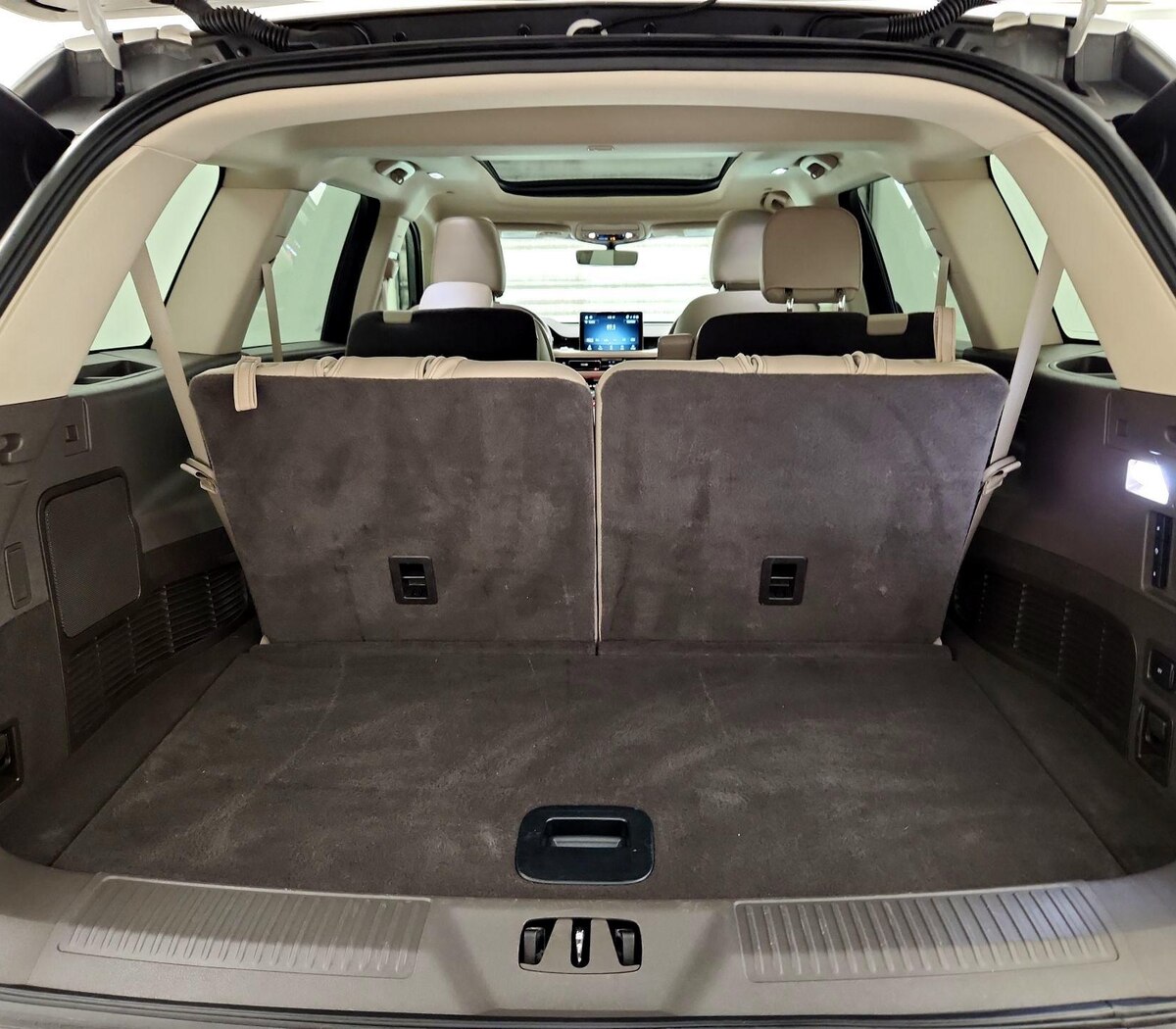 Trunk/Cargo (Seats Up)