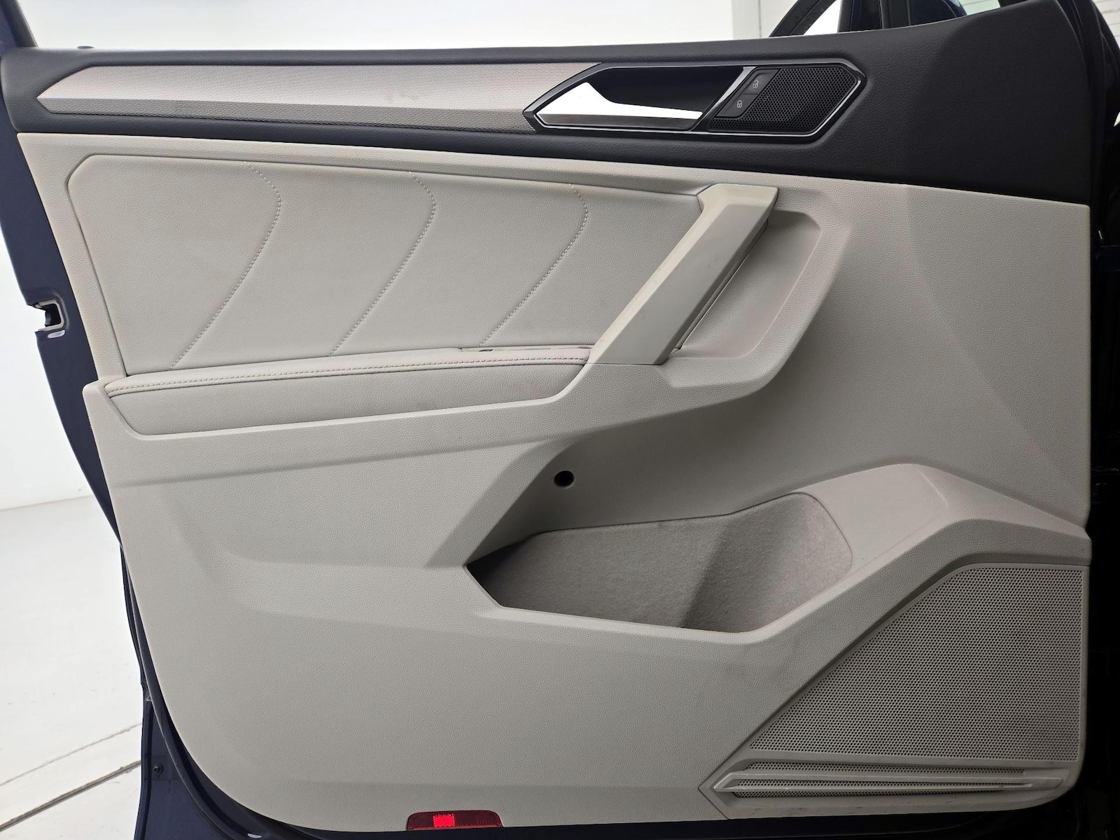 2023 Volkswagen Tiguan SE - Photo 13