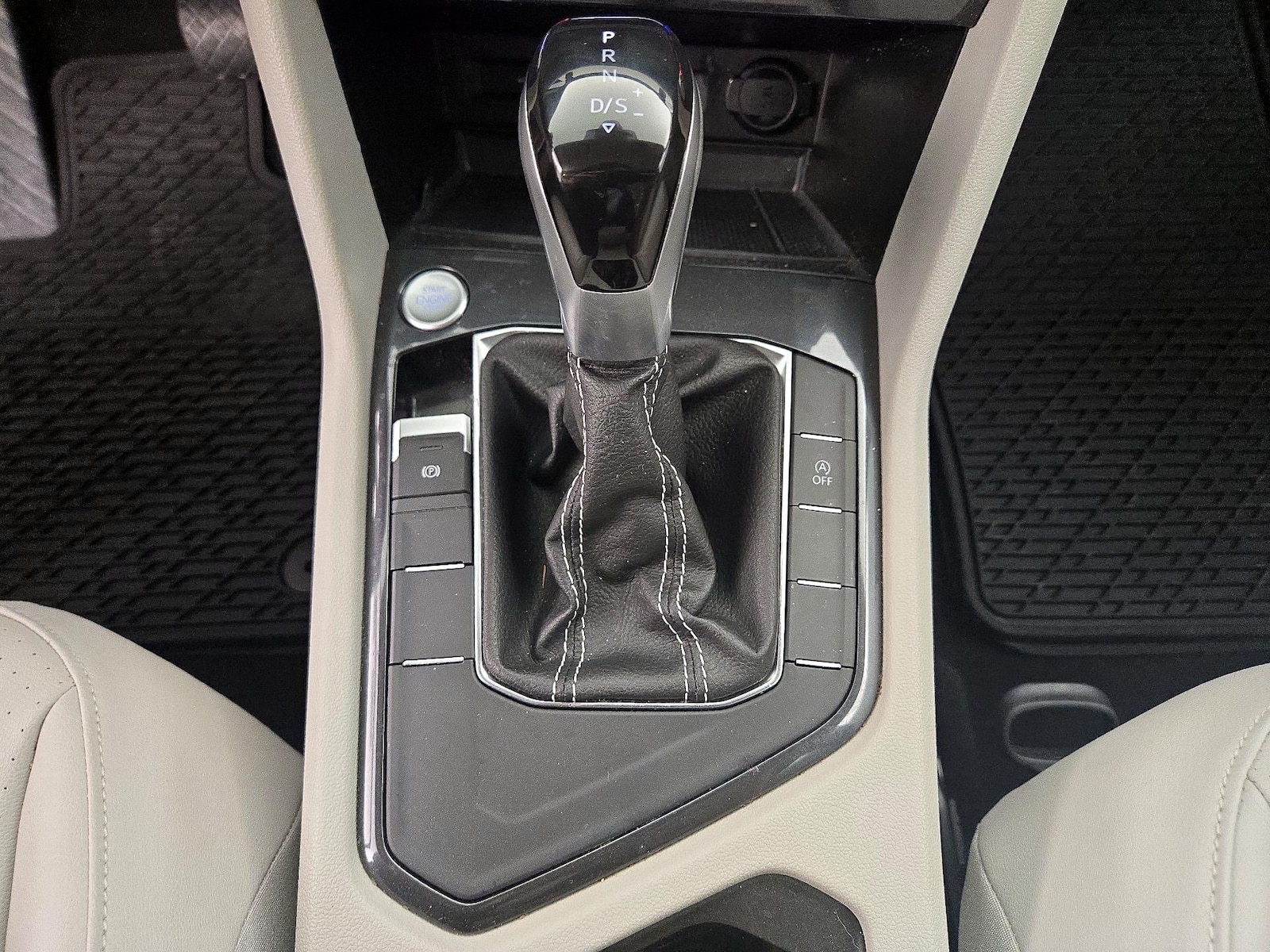 2023 Volkswagen Tiguan SE - Photo 18
