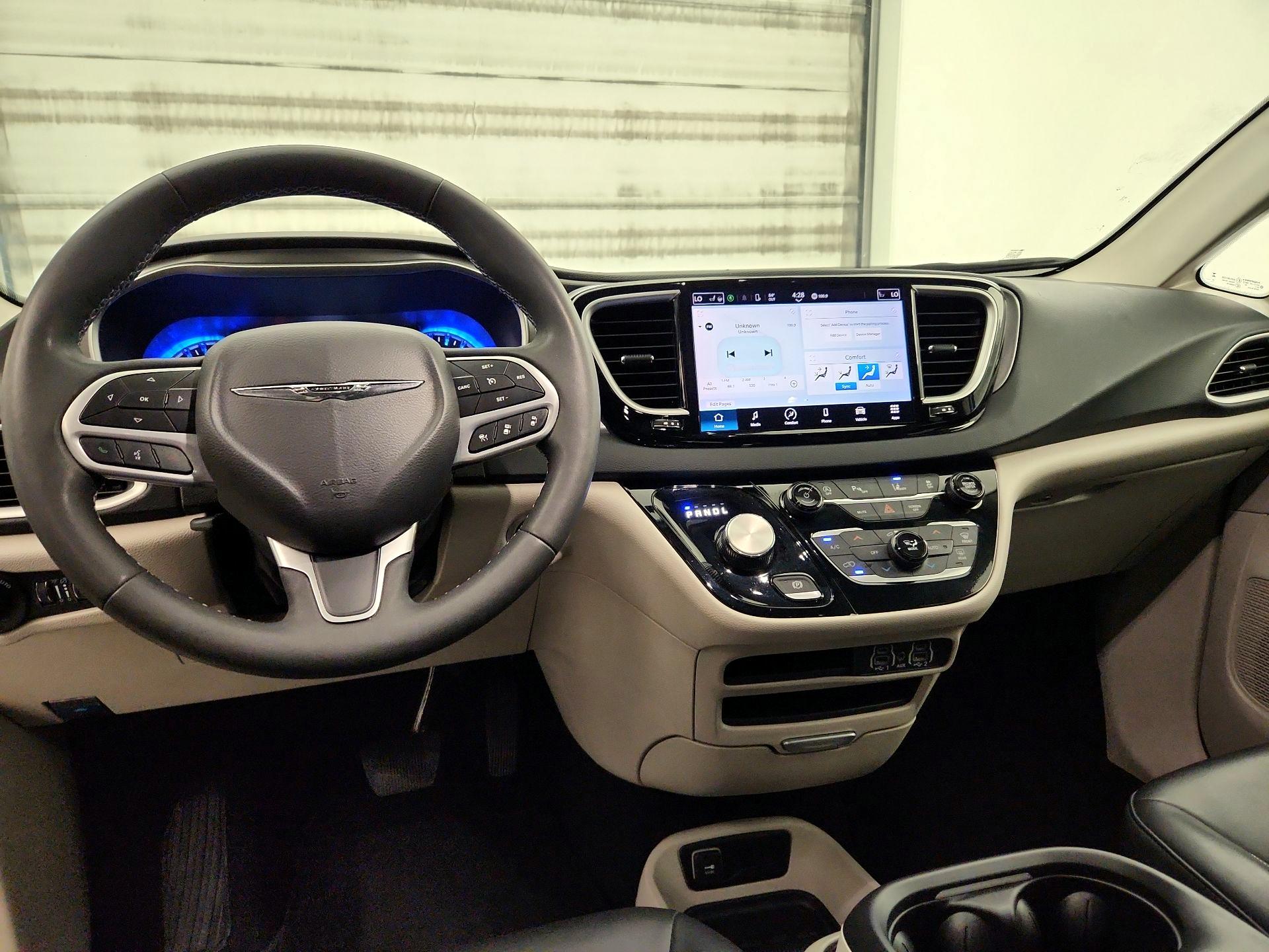 Thumbnail: 2024 Chrysler Pacifica - 9