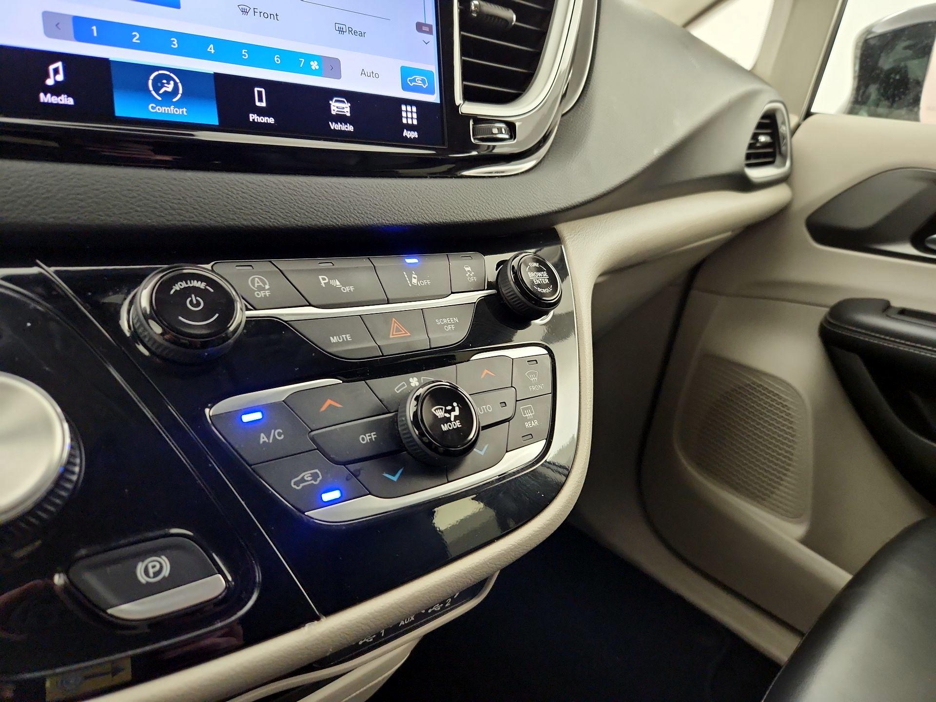 Thumbnail: 2024 Chrysler Pacifica - 16