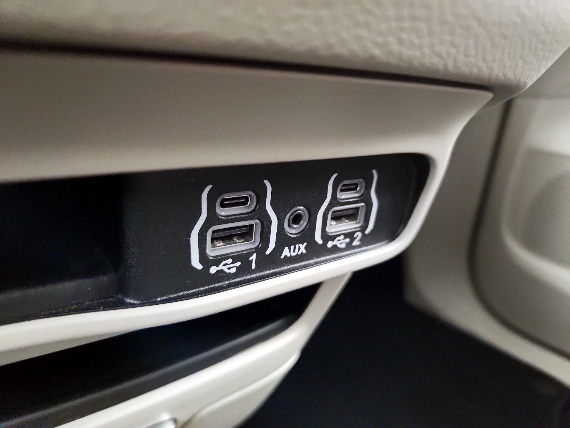 Thumbnail: 2024 Chrysler Pacifica - 18