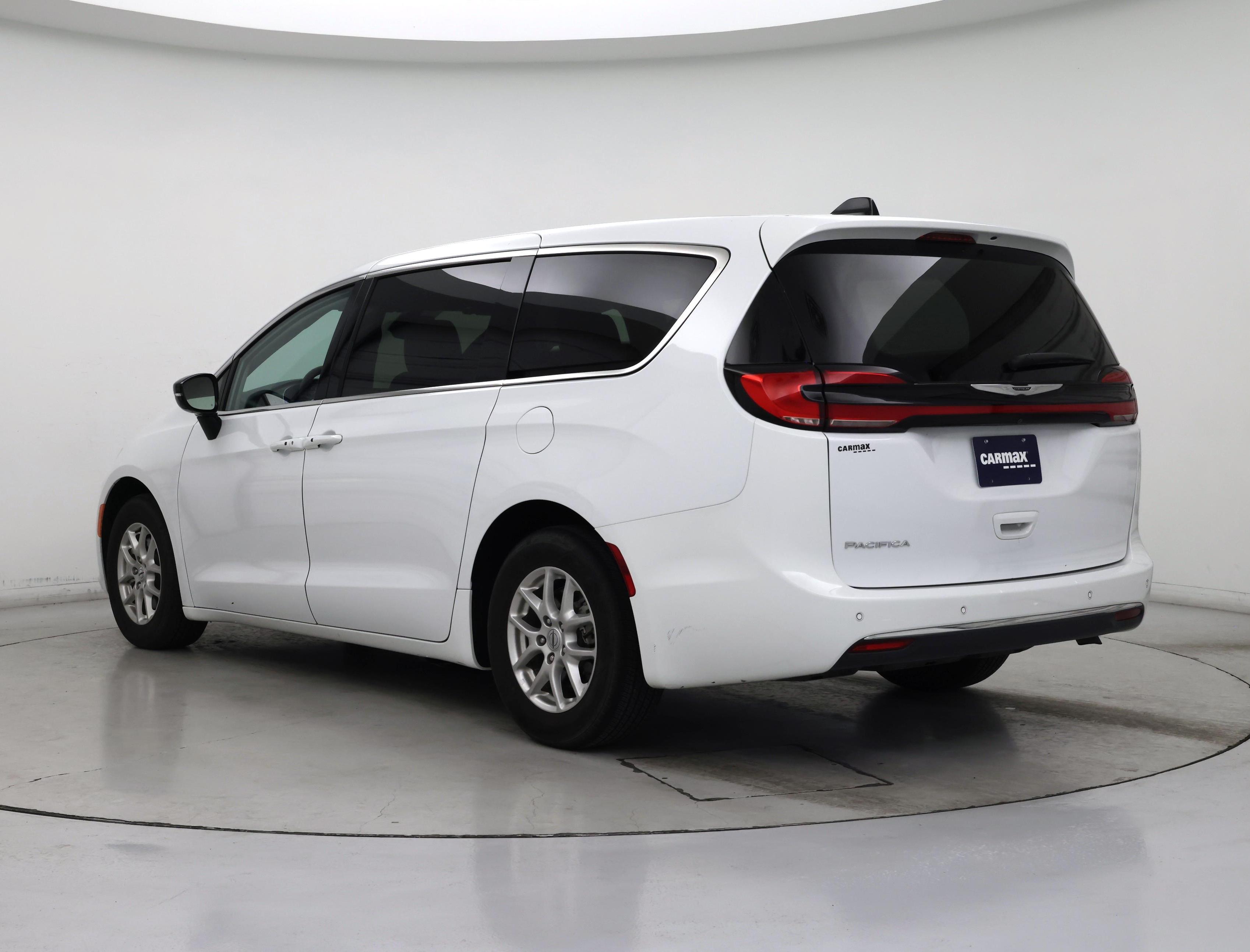 Thumbnail: 2024 Chrysler Pacifica - 2