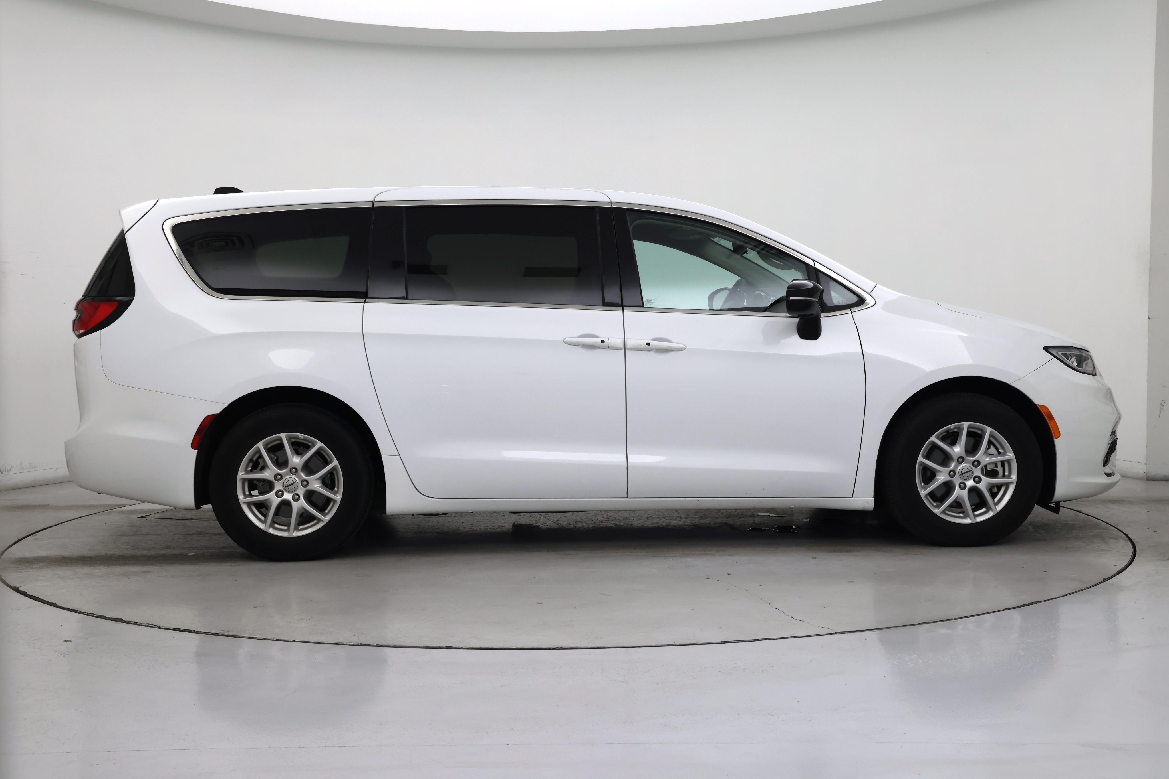 Thumbnail: 2024 Chrysler Pacifica - 7