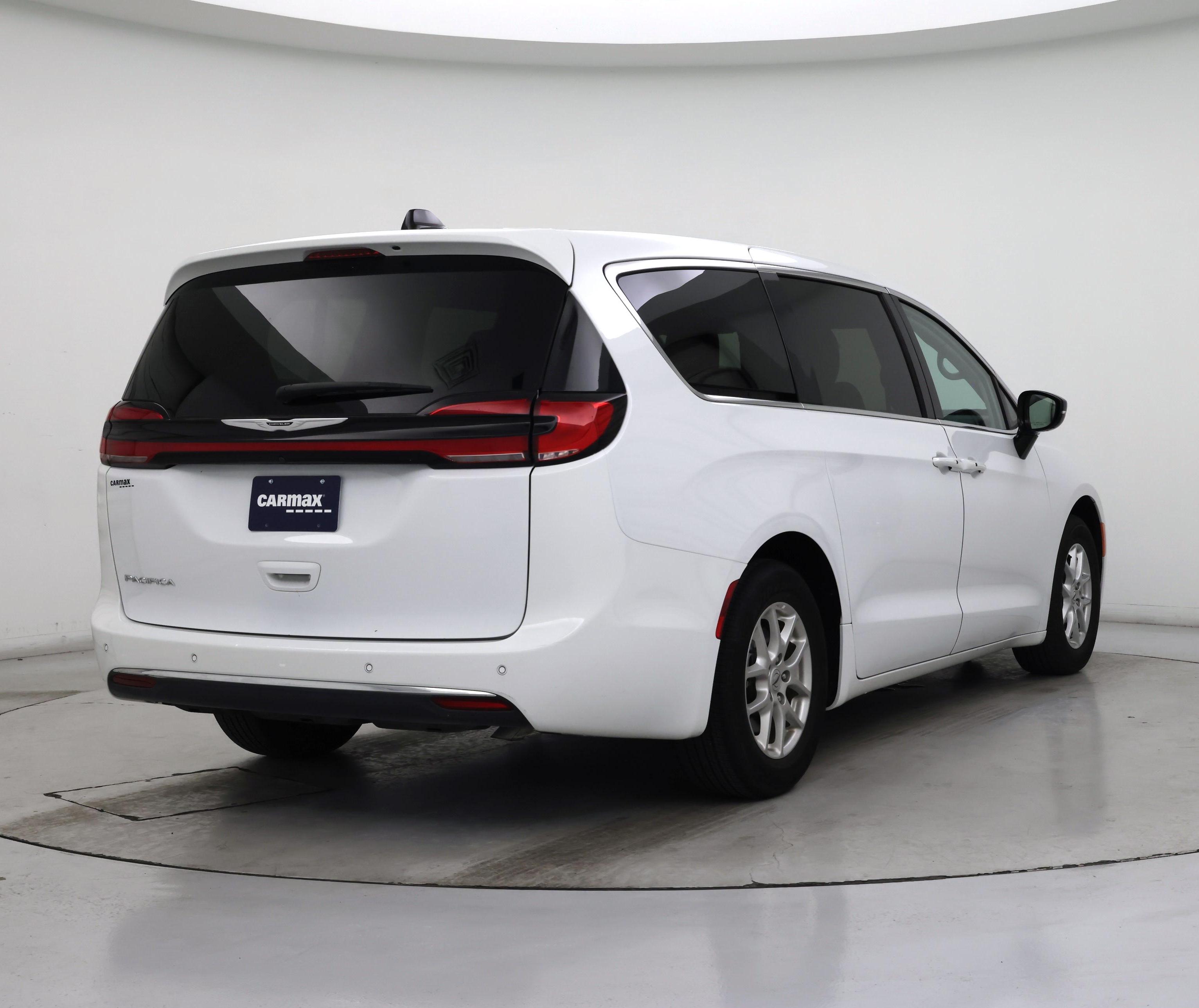 Thumbnail: 2024 Chrysler Pacifica - 8