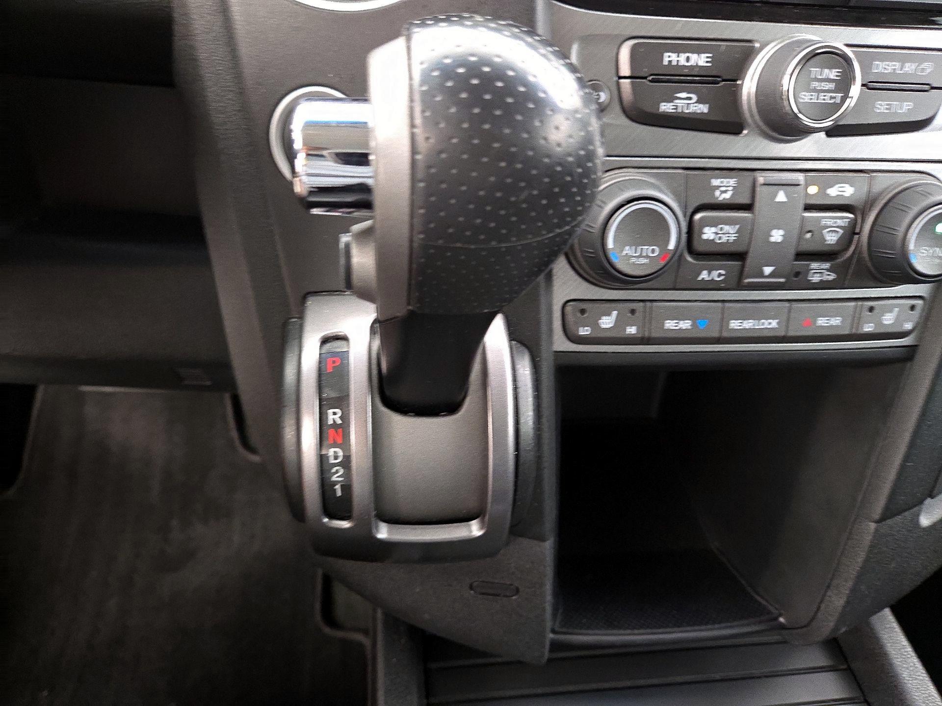Thumbnail: 2015 Honda Pilot - 17