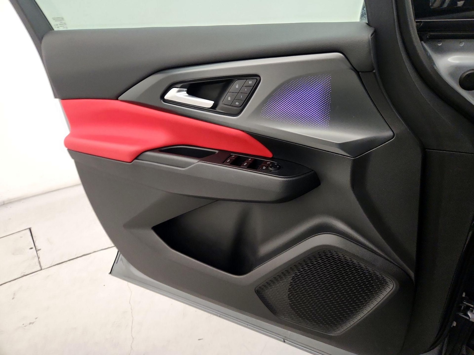 2025 Chevrolet Equinox EV RS - Photo 13