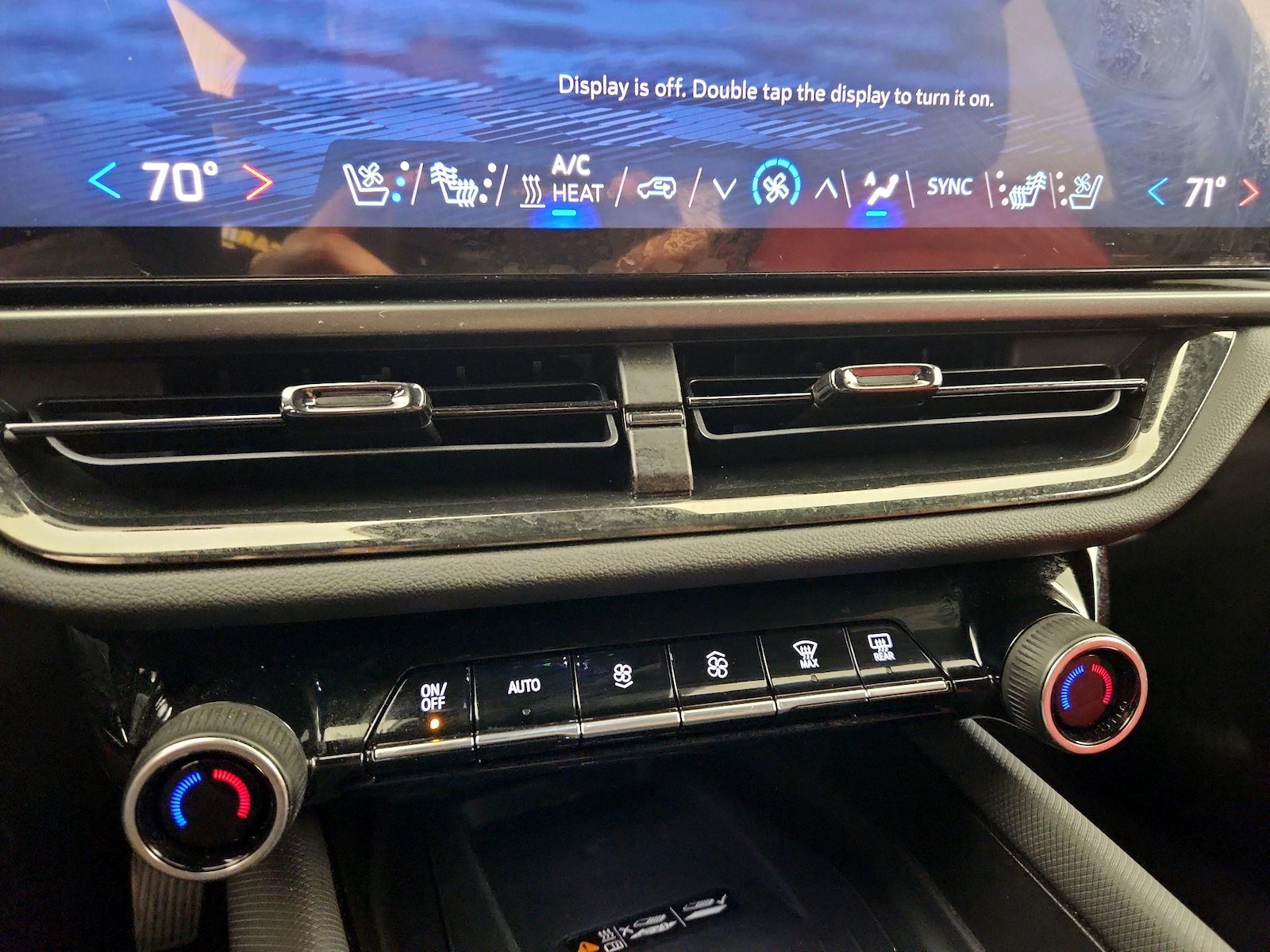 2025 Chevrolet Equinox EV RS - Photo 17