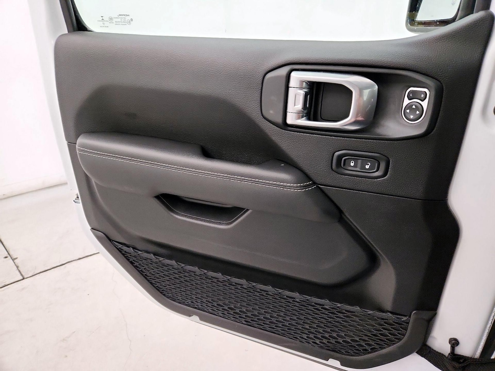 2022 Jeep Wrangler Unlimited Sahara 4XE - Photo 11