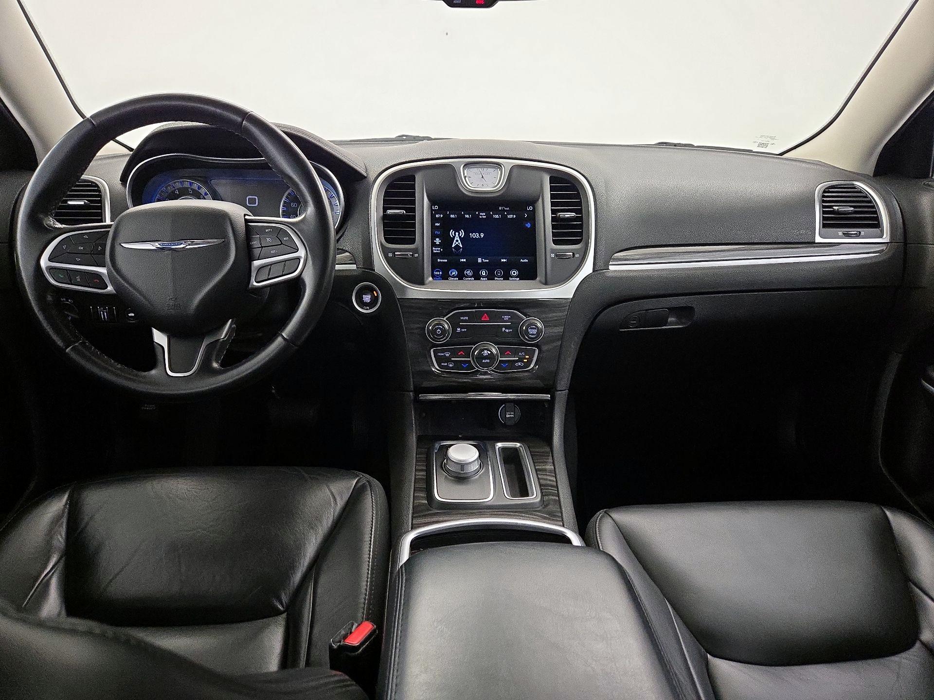 Thumbnail: 2022 Chrysler 300 - 9
