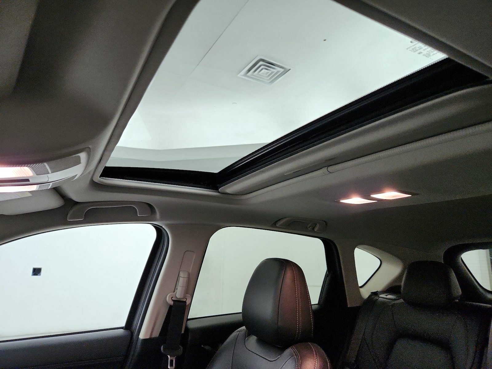 Sunroof(s) & Overhead Airbags