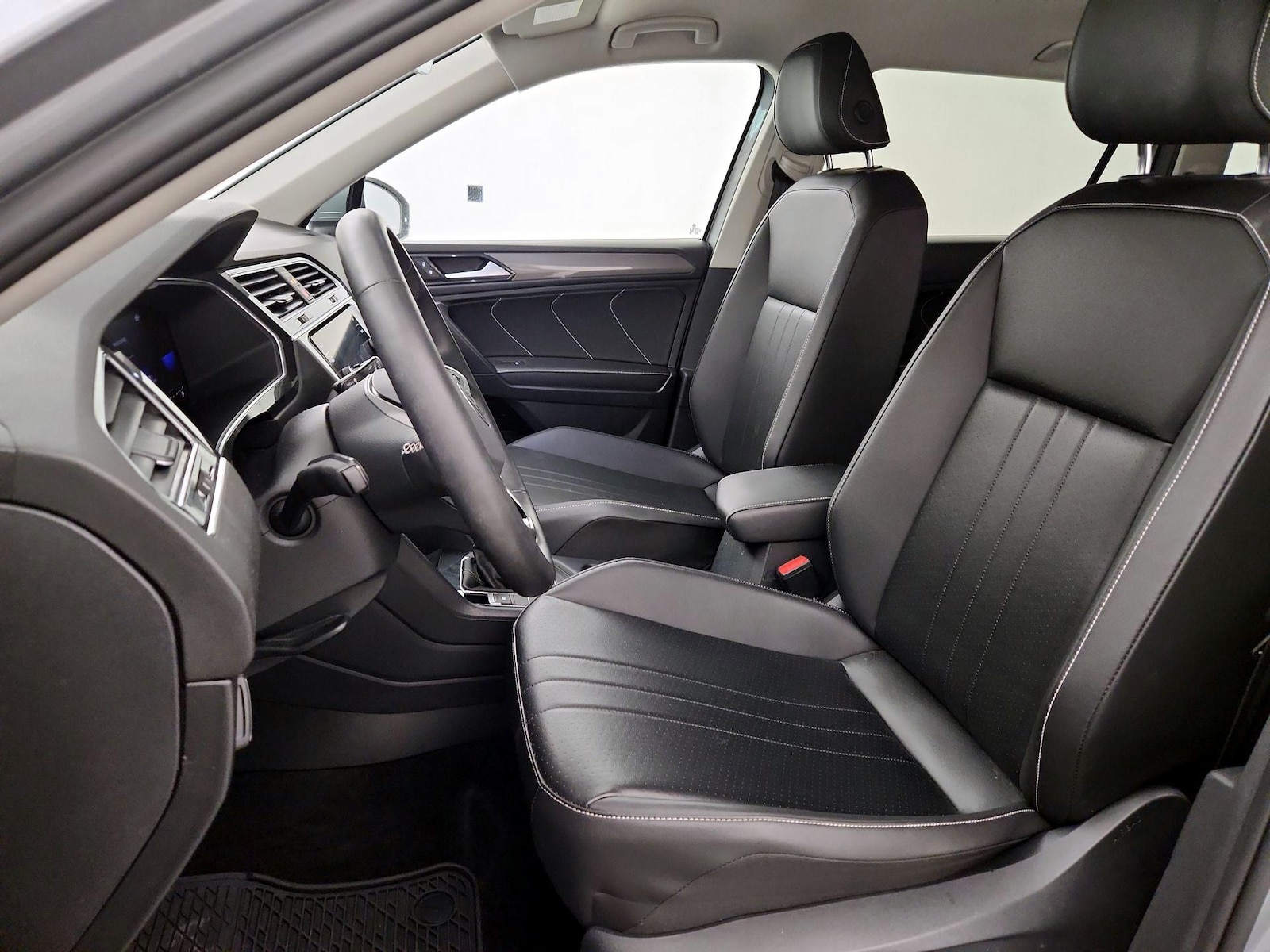 2022 Volkswagen Tiguan SE - Photo 12