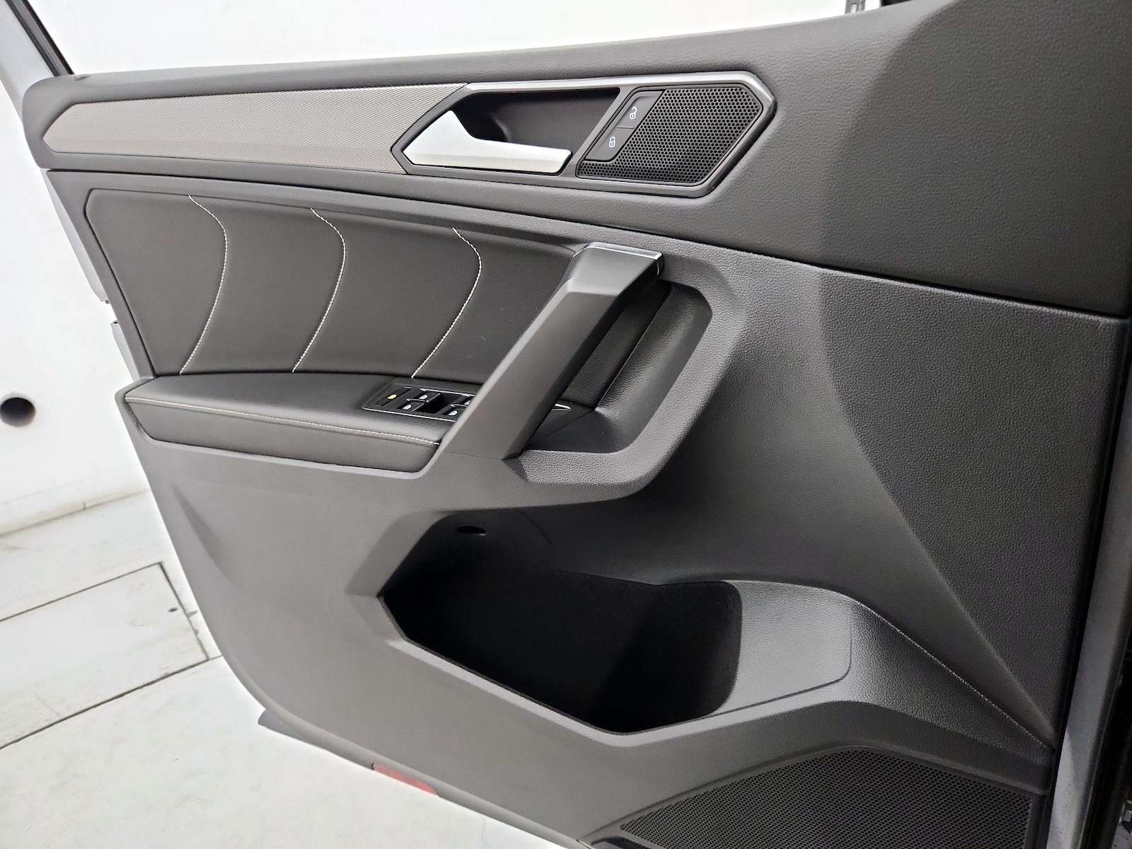 2022 Volkswagen Tiguan SE - Photo 13