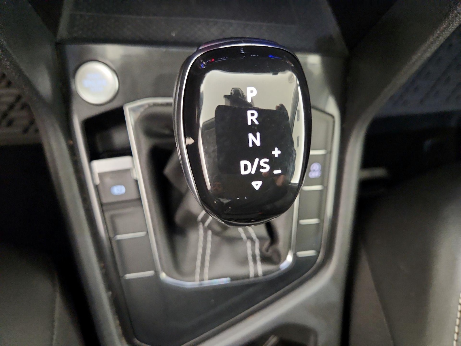 2022 Volkswagen Tiguan SE - Photo 18