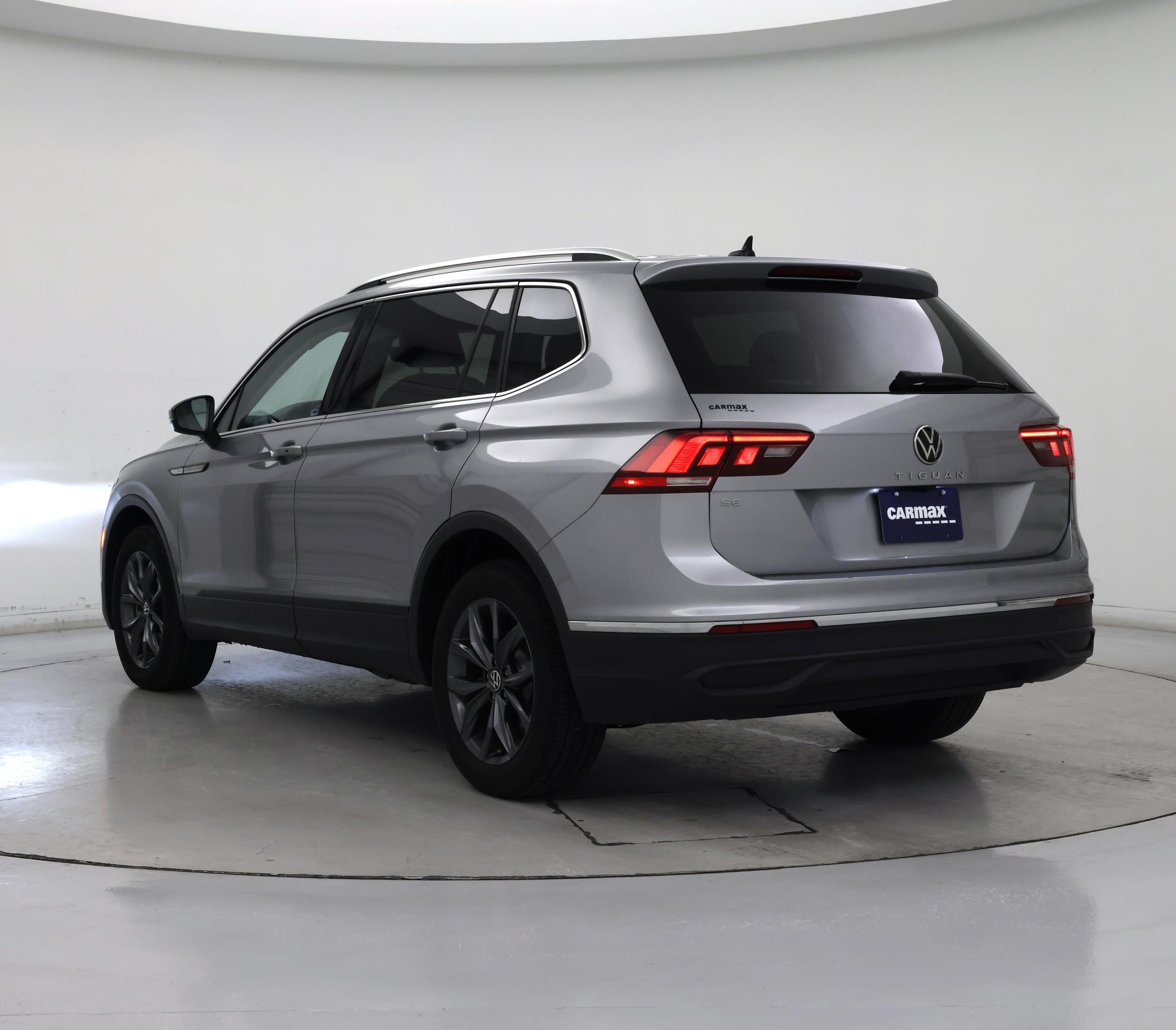 Thumbnail: 2022 Volkswagen Tiguan - 2