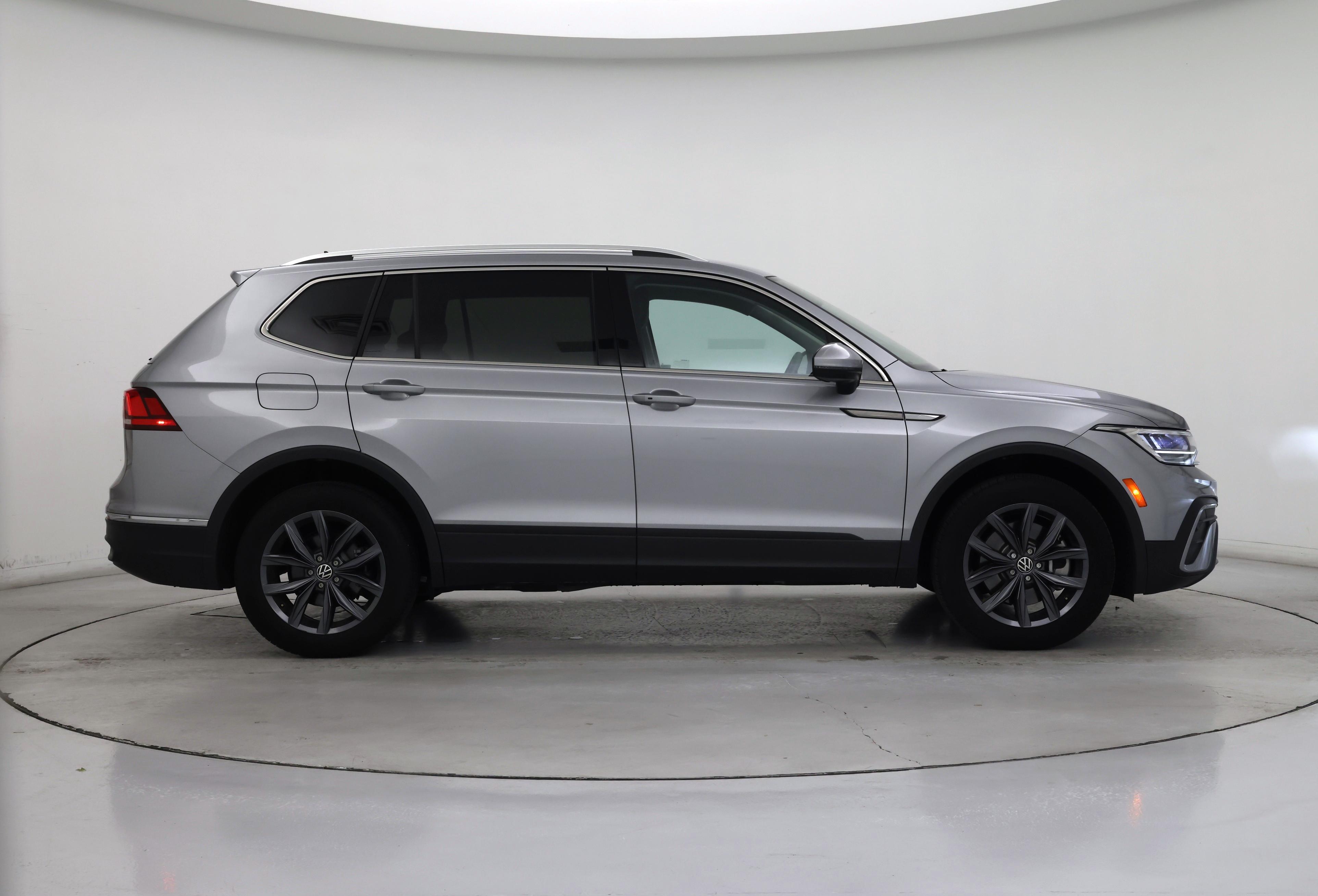 Thumbnail: 2022 Volkswagen Tiguan - 7