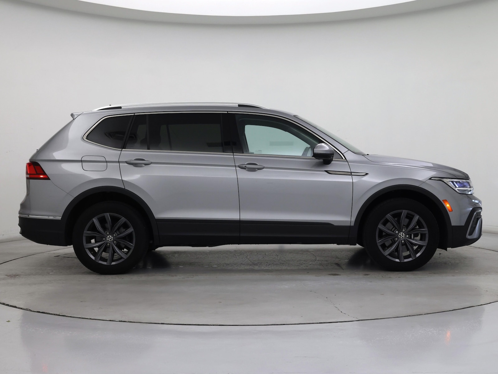 2022 Volkswagen Tiguan SE - Photo 8
