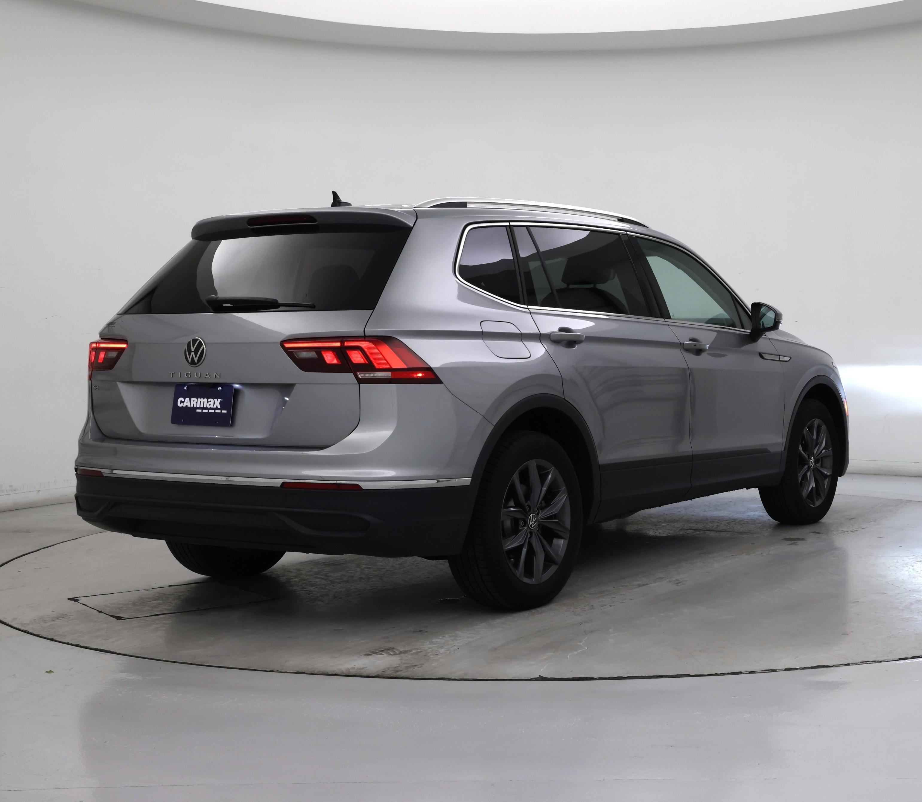 Thumbnail: 2022 Volkswagen Tiguan - 8