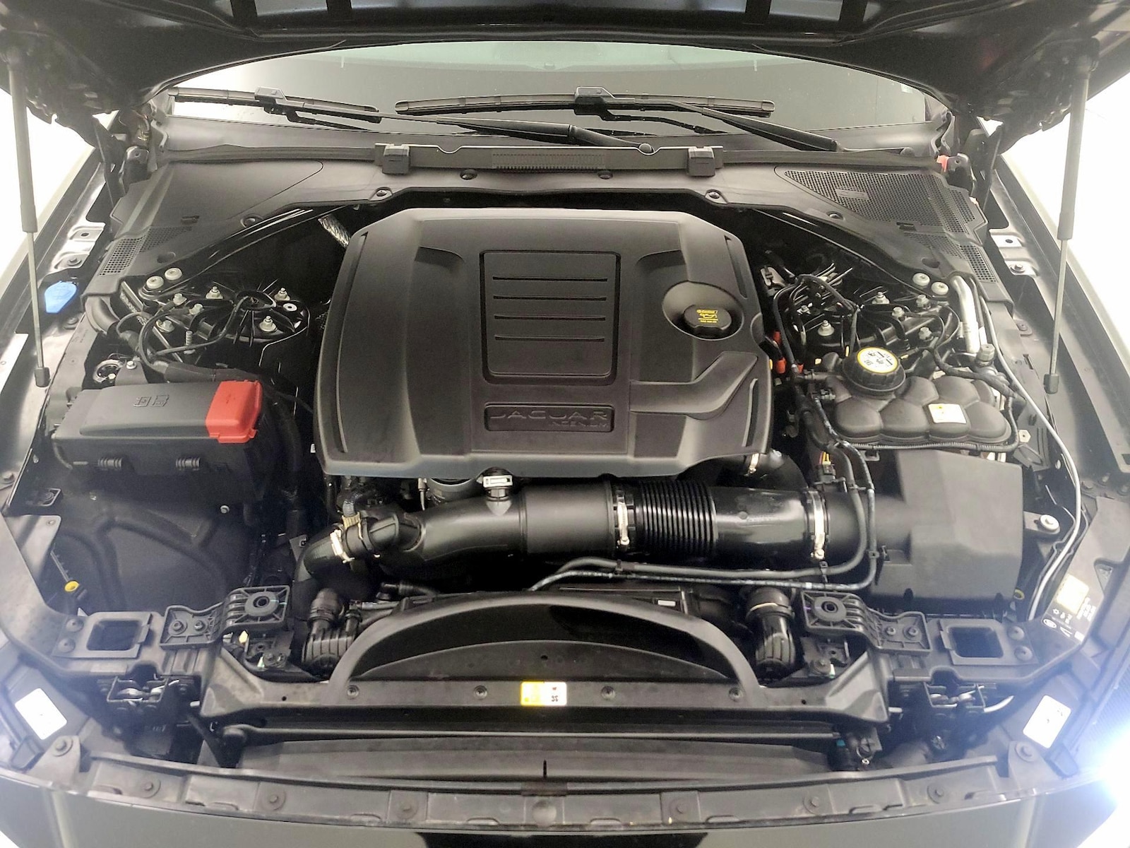 2024 Jaguar XF R-Dynamic SE - Photo 18