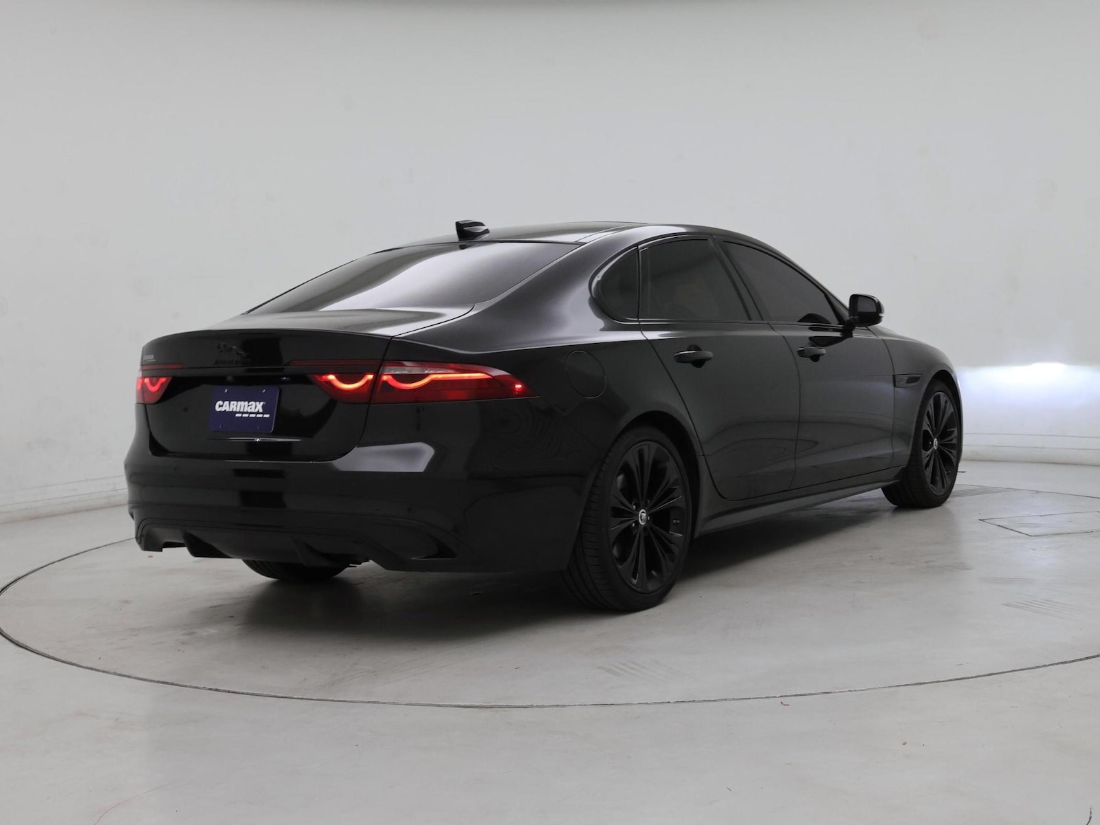 2024 Jaguar XF R-Dynamic SE - Photo 9