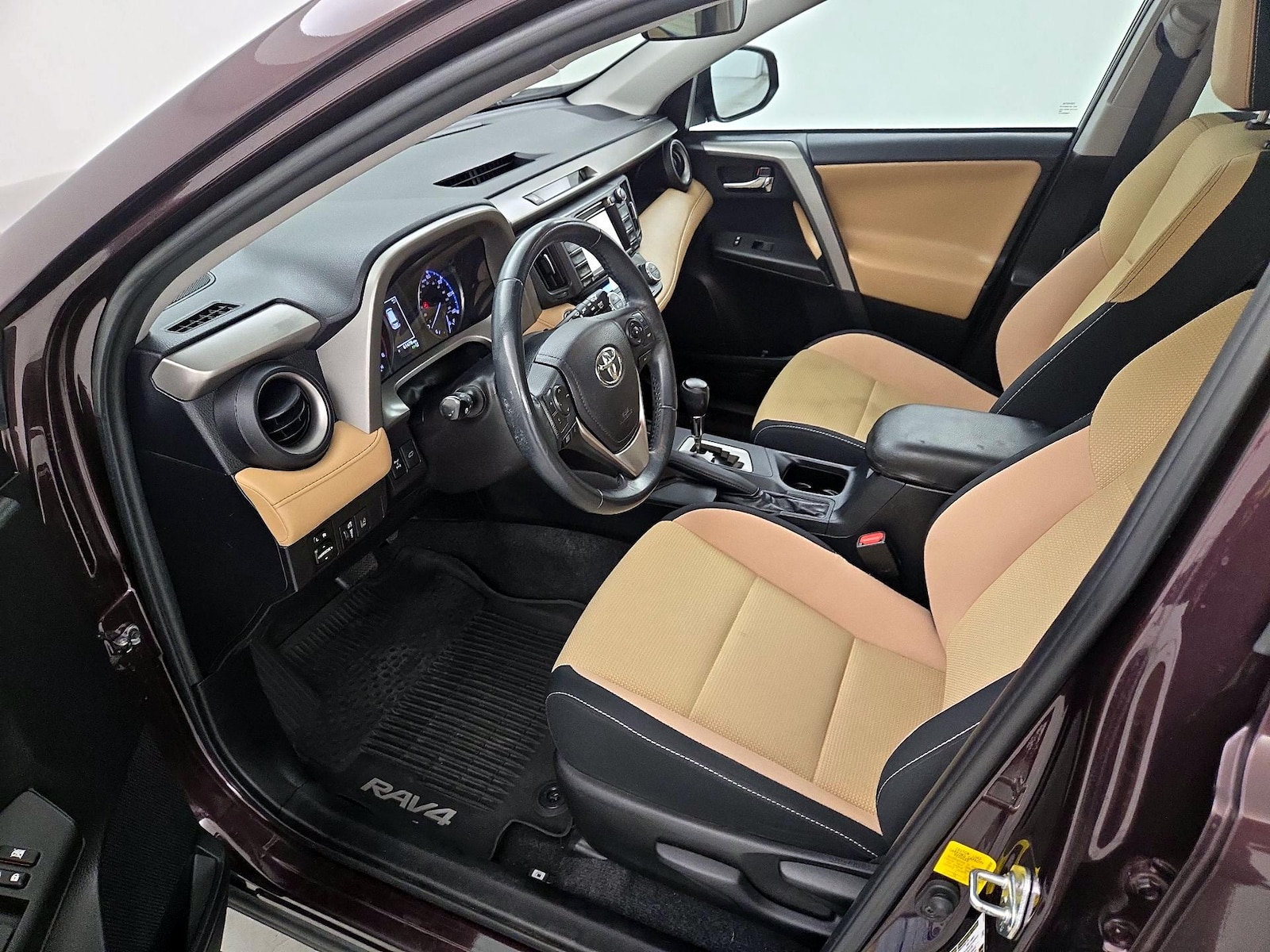 2018 Toyota RAV4 XLE - Photo 12