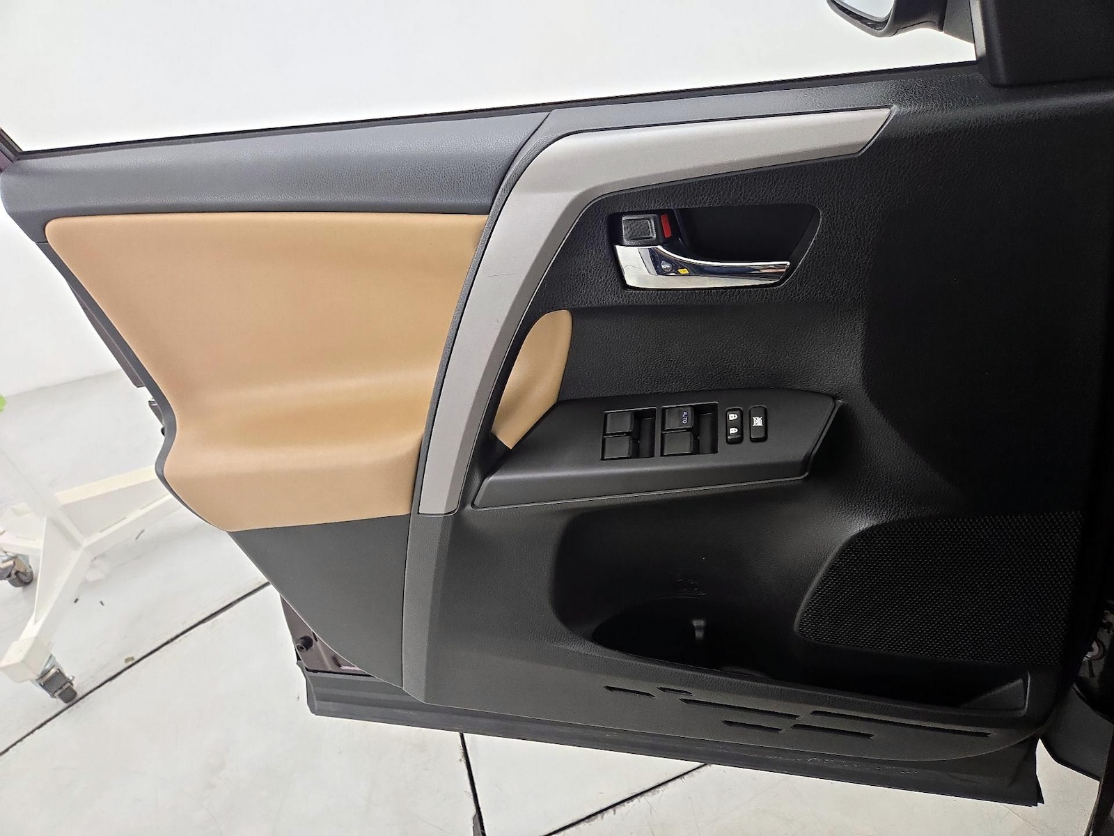 2018 Toyota RAV4 XLE - Photo 13