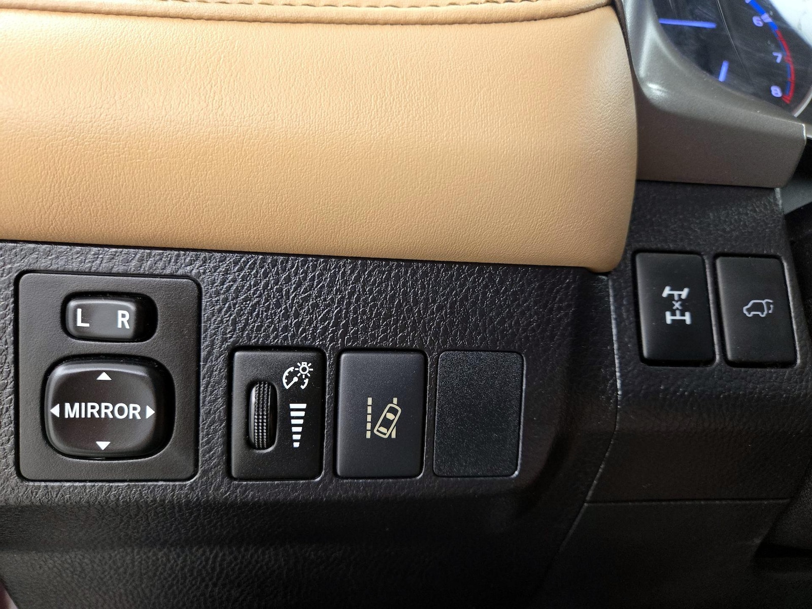 2018 Toyota RAV4 XLE - Photo 14