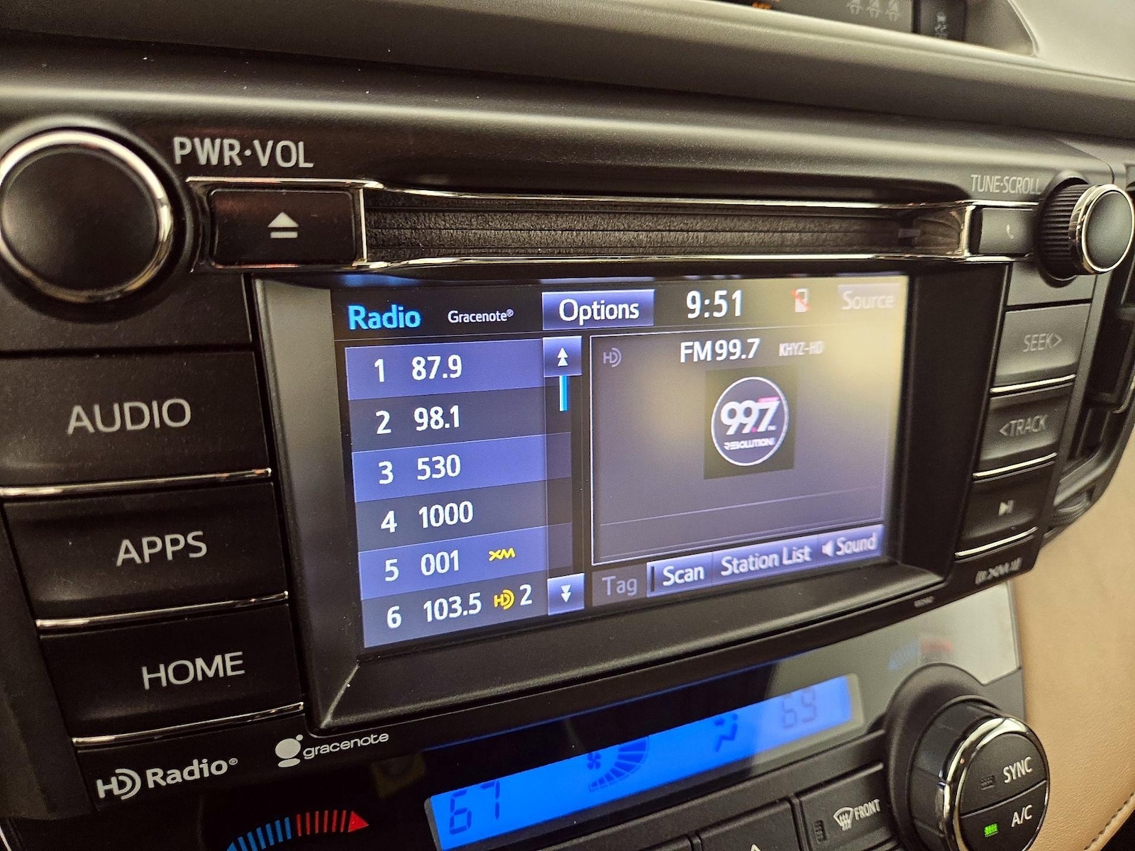 2018 Toyota RAV4 XLE - Photo 16