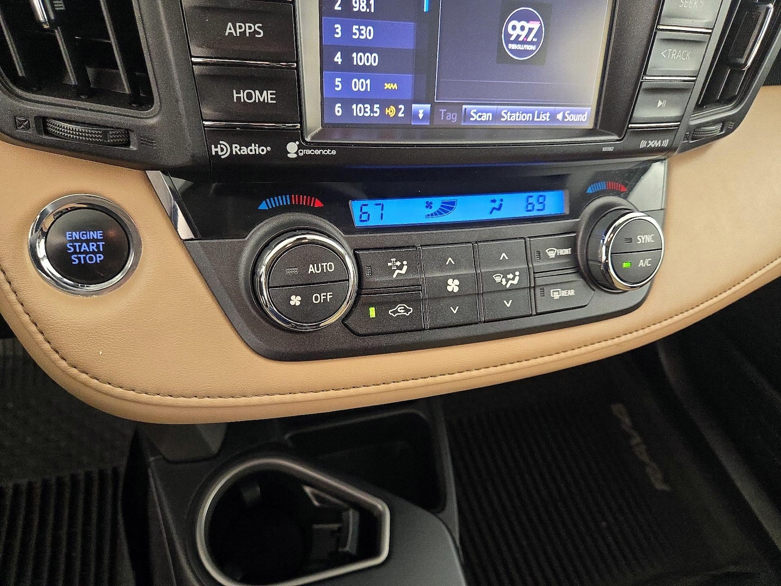 2018 Toyota RAV4 XLE - Photo 17