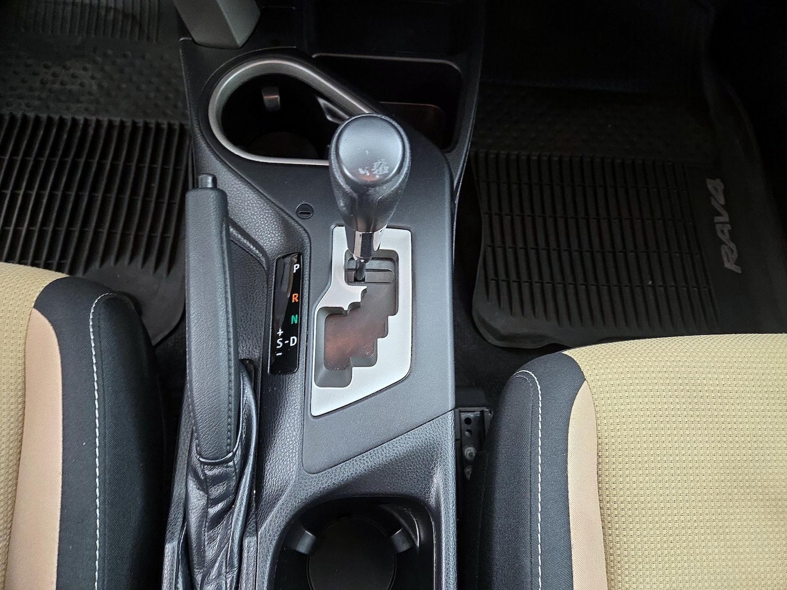 2018 Toyota RAV4 XLE - Photo 18