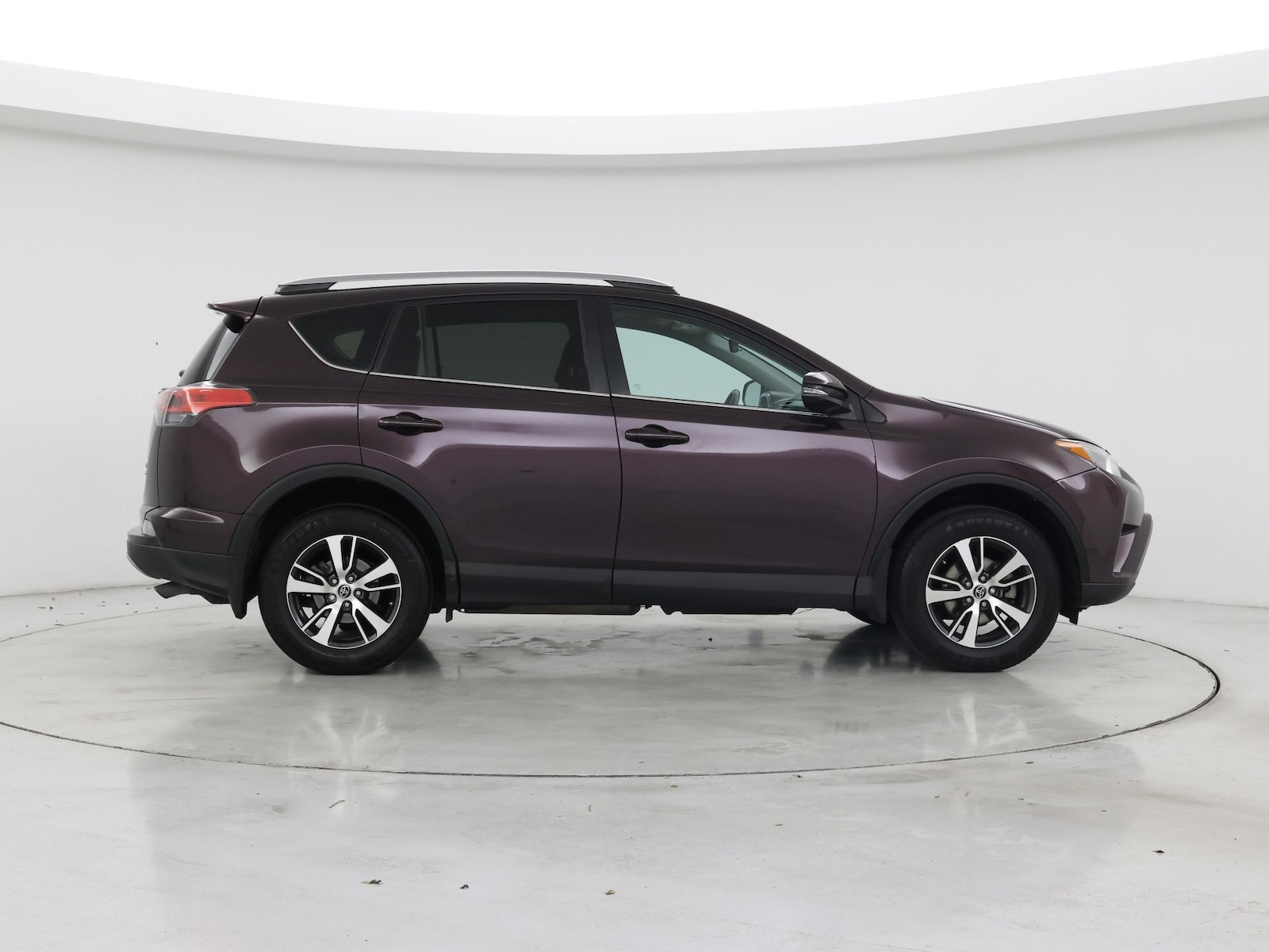 2018 Toyota RAV4 XLE - Photo 8