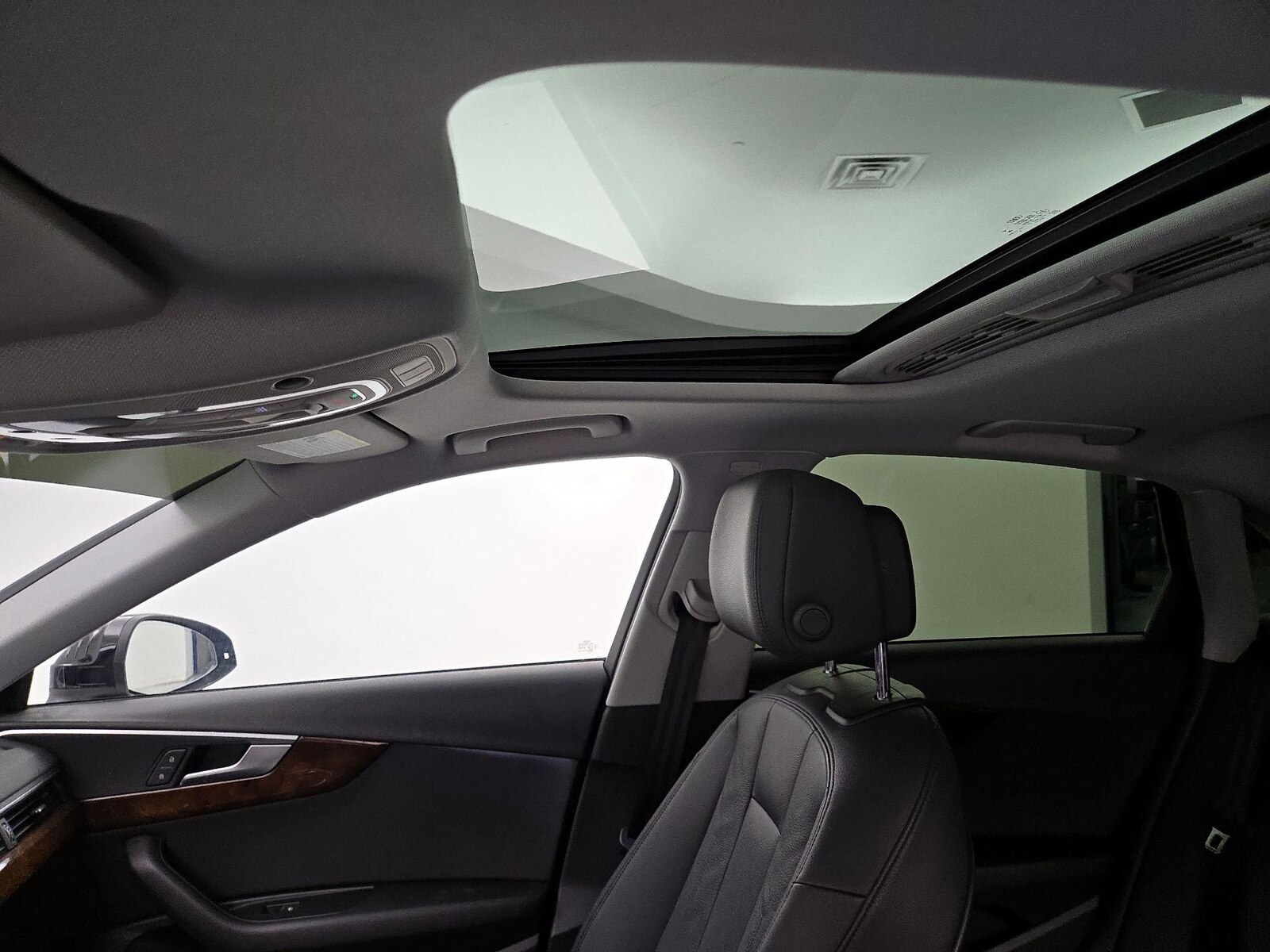 Sunroof(s) & Overhead Airbags