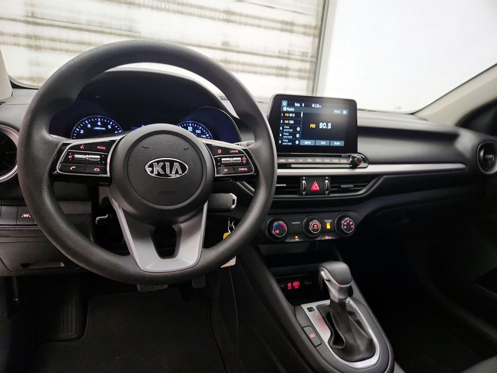 2021 Kia Forte LXS - Photo 10