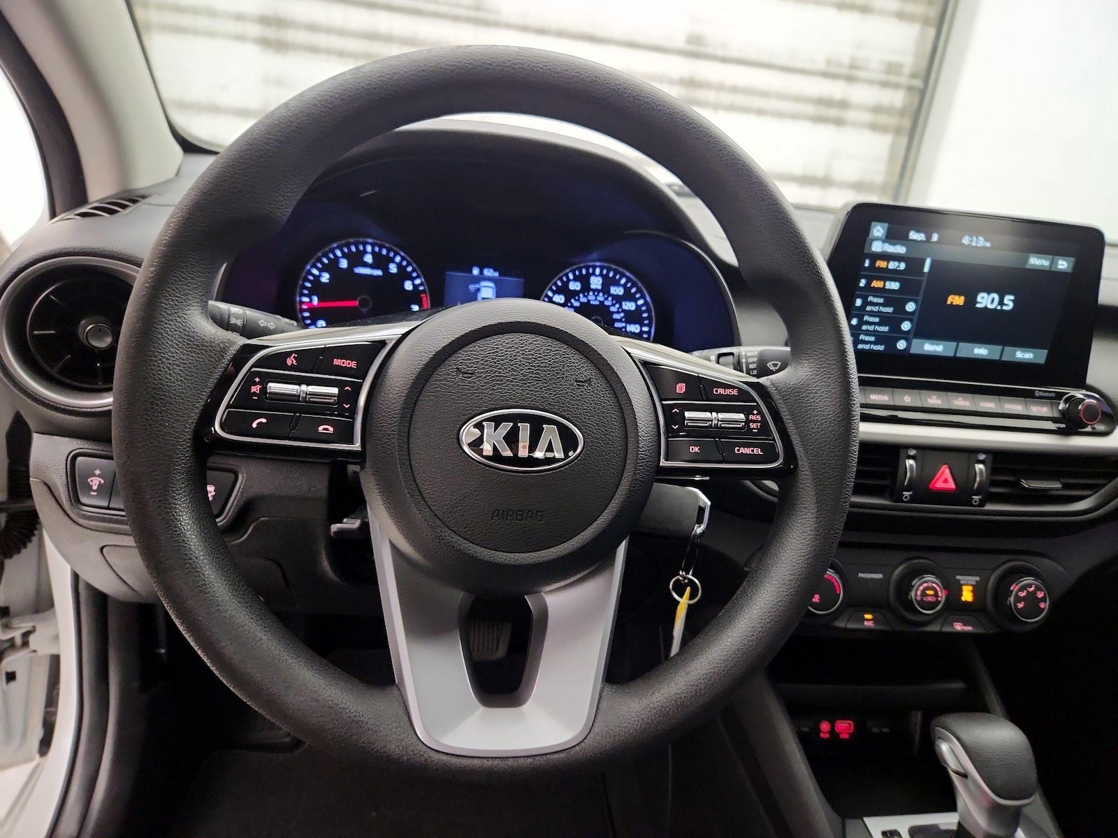 2021 Kia Forte LXS - Photo 11