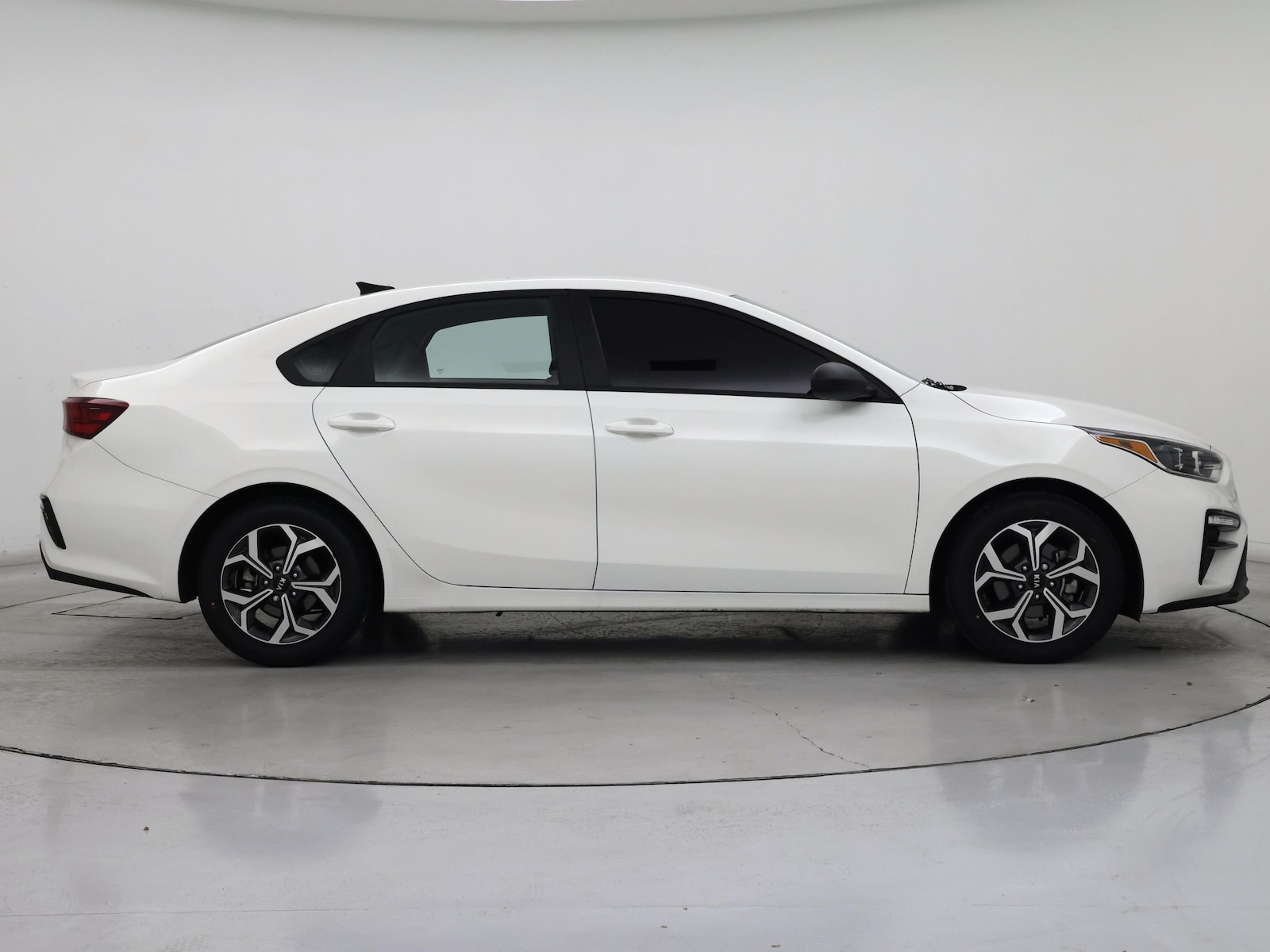 2021 Kia Forte LXS - Photo 8