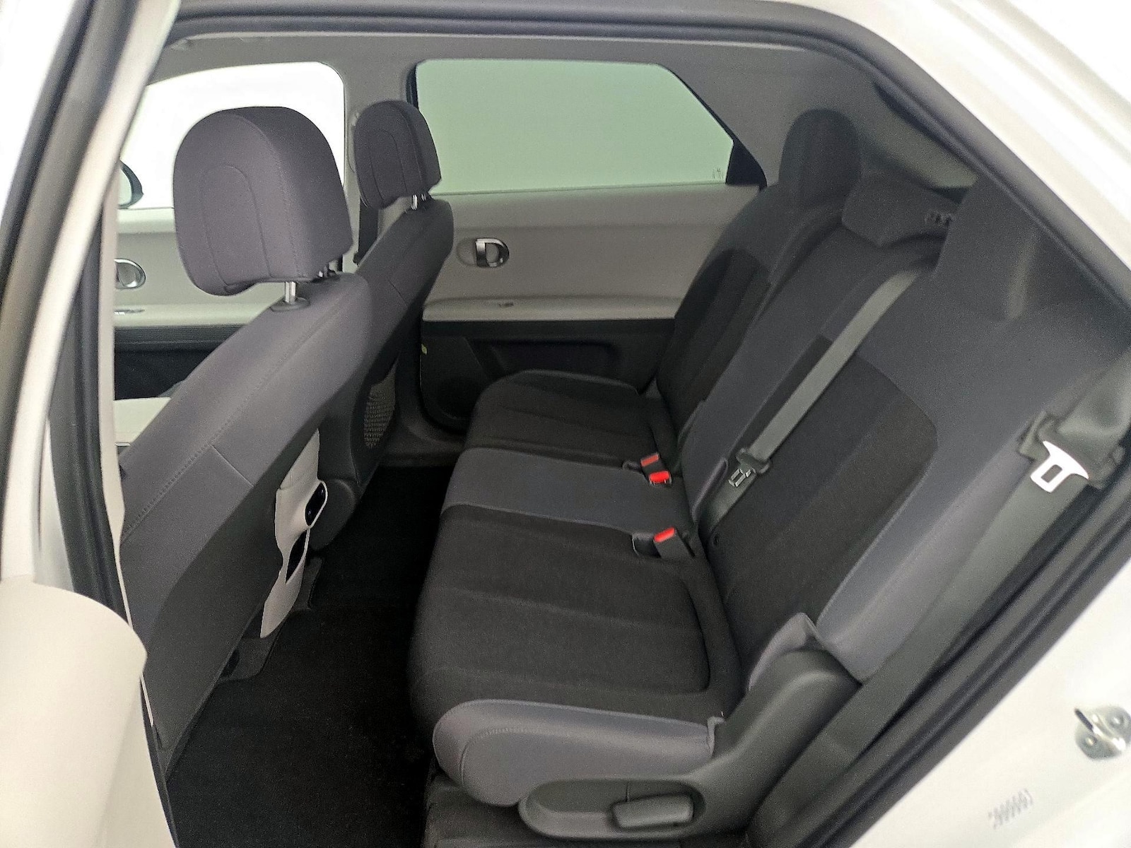 2024 Hyundai IONIQ 5 SE - Photo 21