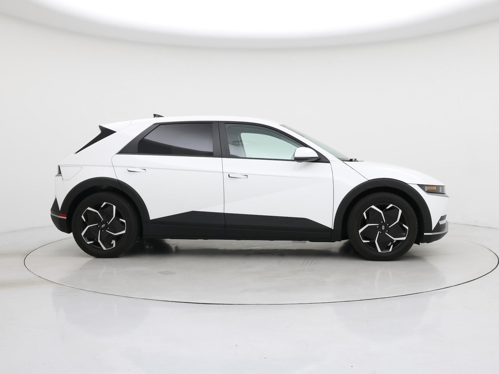 2024 Hyundai IONIQ 5 SE - Photo 8