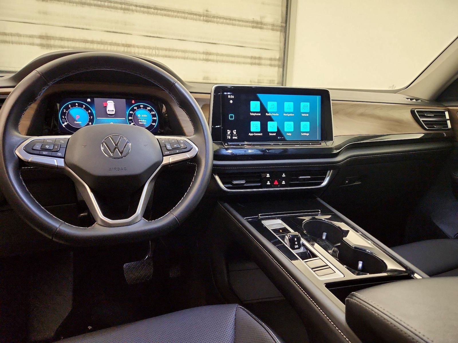 2025 Volkswagen Atlas SE w/Tech - Photo 10