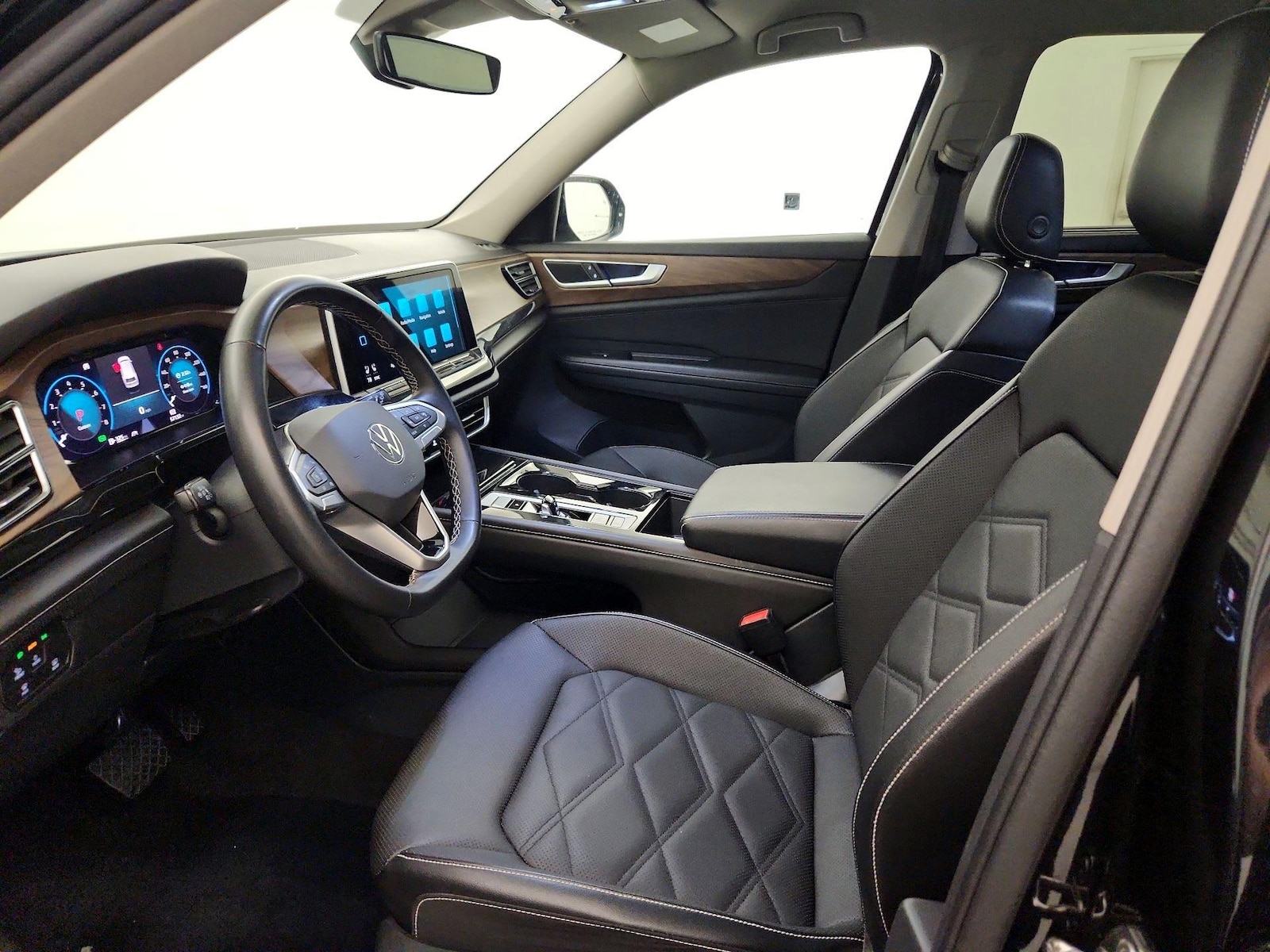 2025 Volkswagen Atlas SE w/Tech - Photo 12