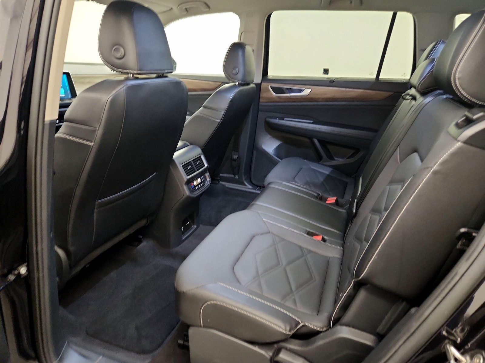 2025 Volkswagen Atlas SE w/Tech - Photo 19