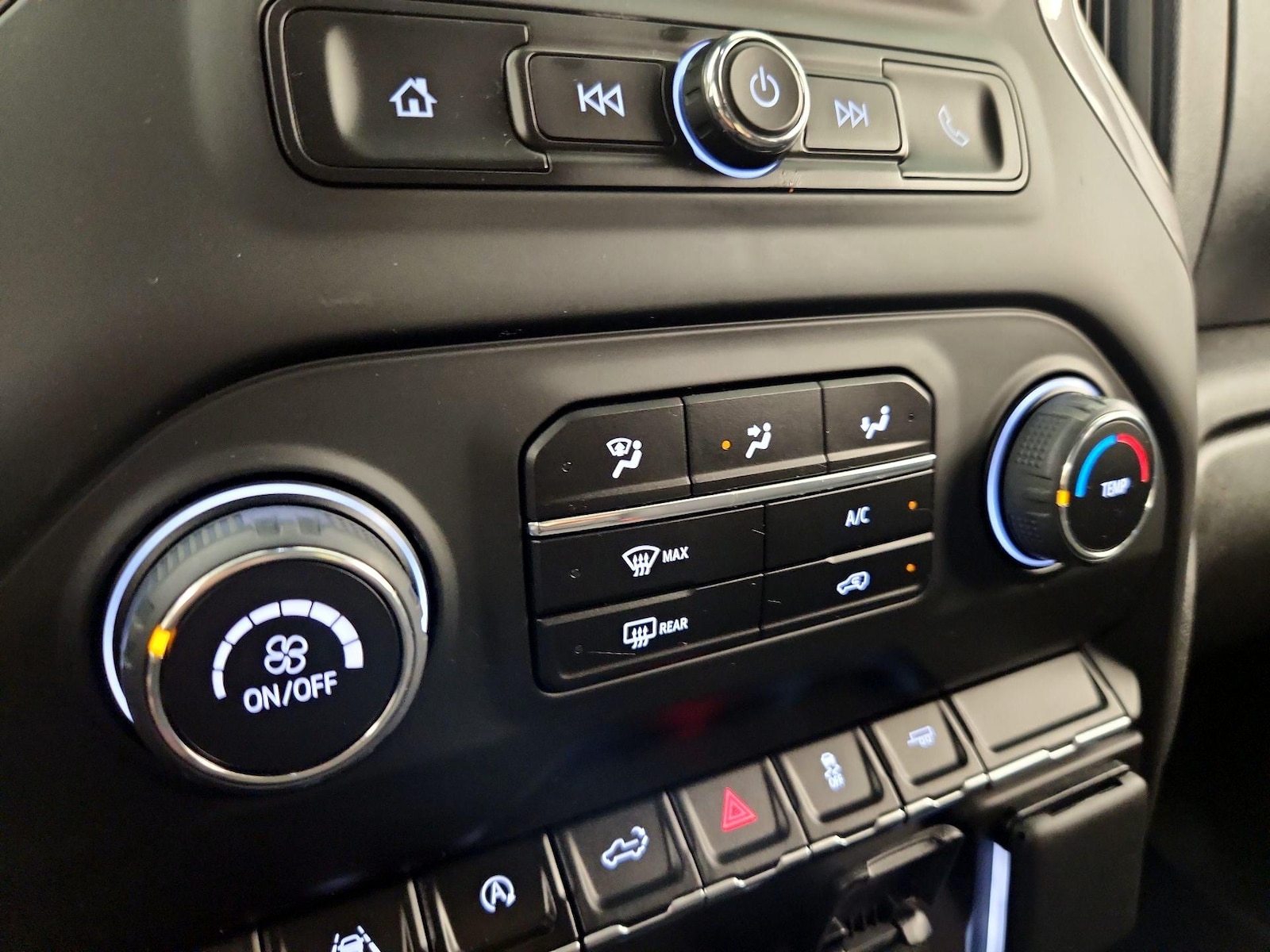 2024 Chevrolet Silverado 1500 Custom - Photo 17