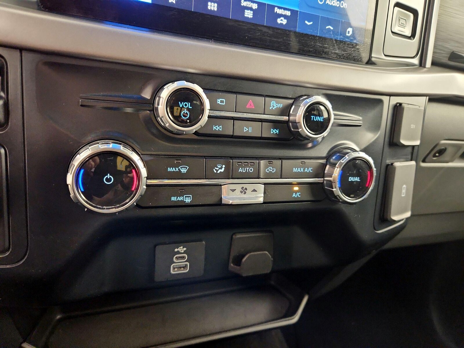 2025 Ford F-150 XLT - Photo 15