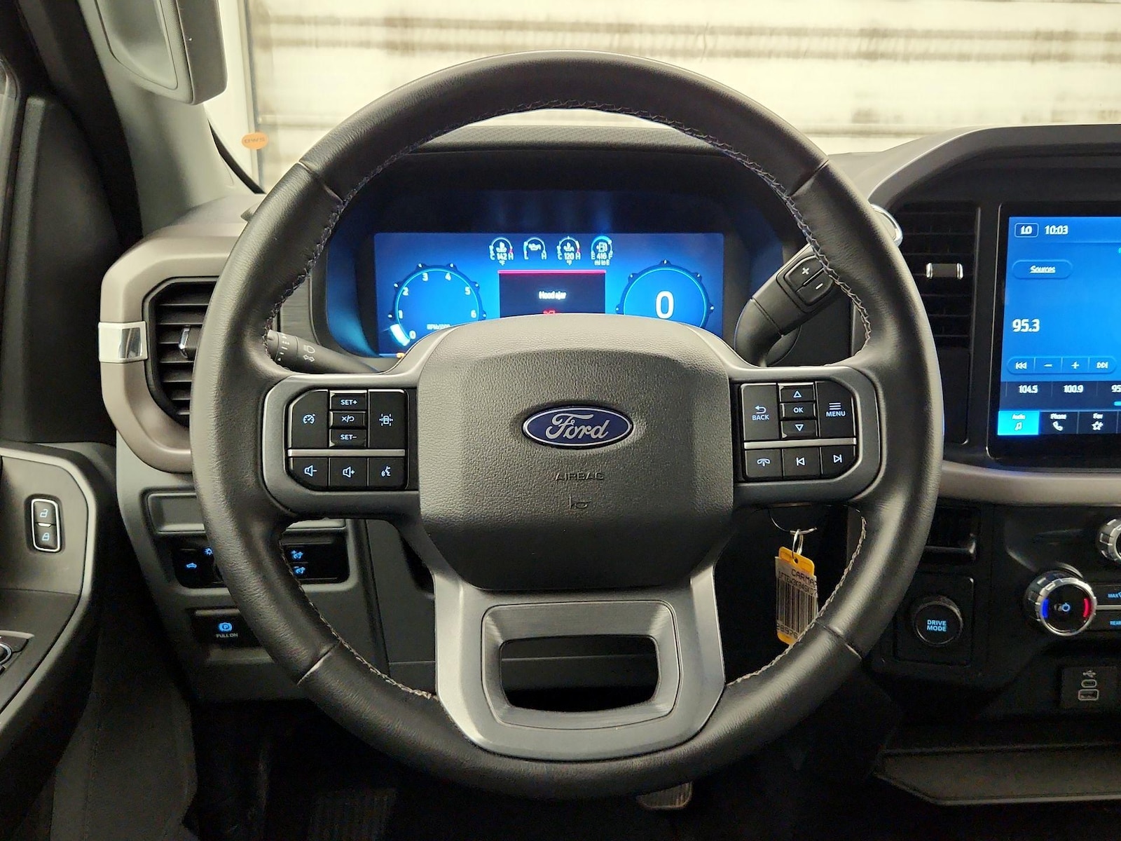 2025 Ford F-150 XLT - Photo 9