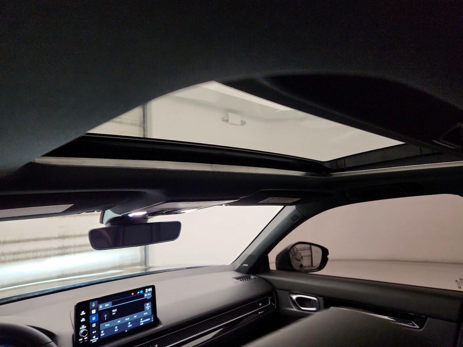 Sunroof(s) & Overhead Airbags
