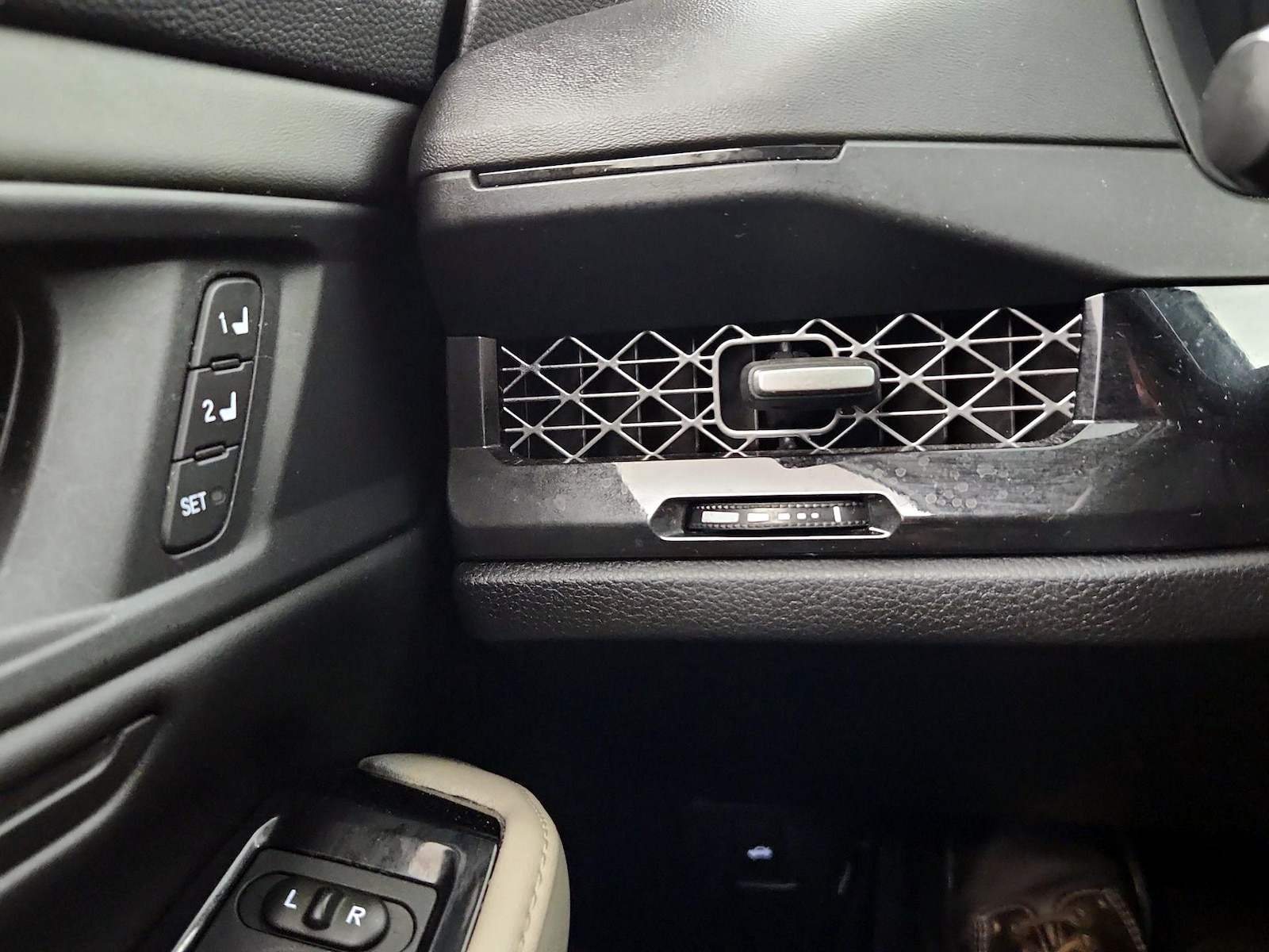 2025 Honda Accord Hybrid Touring - Photo 12