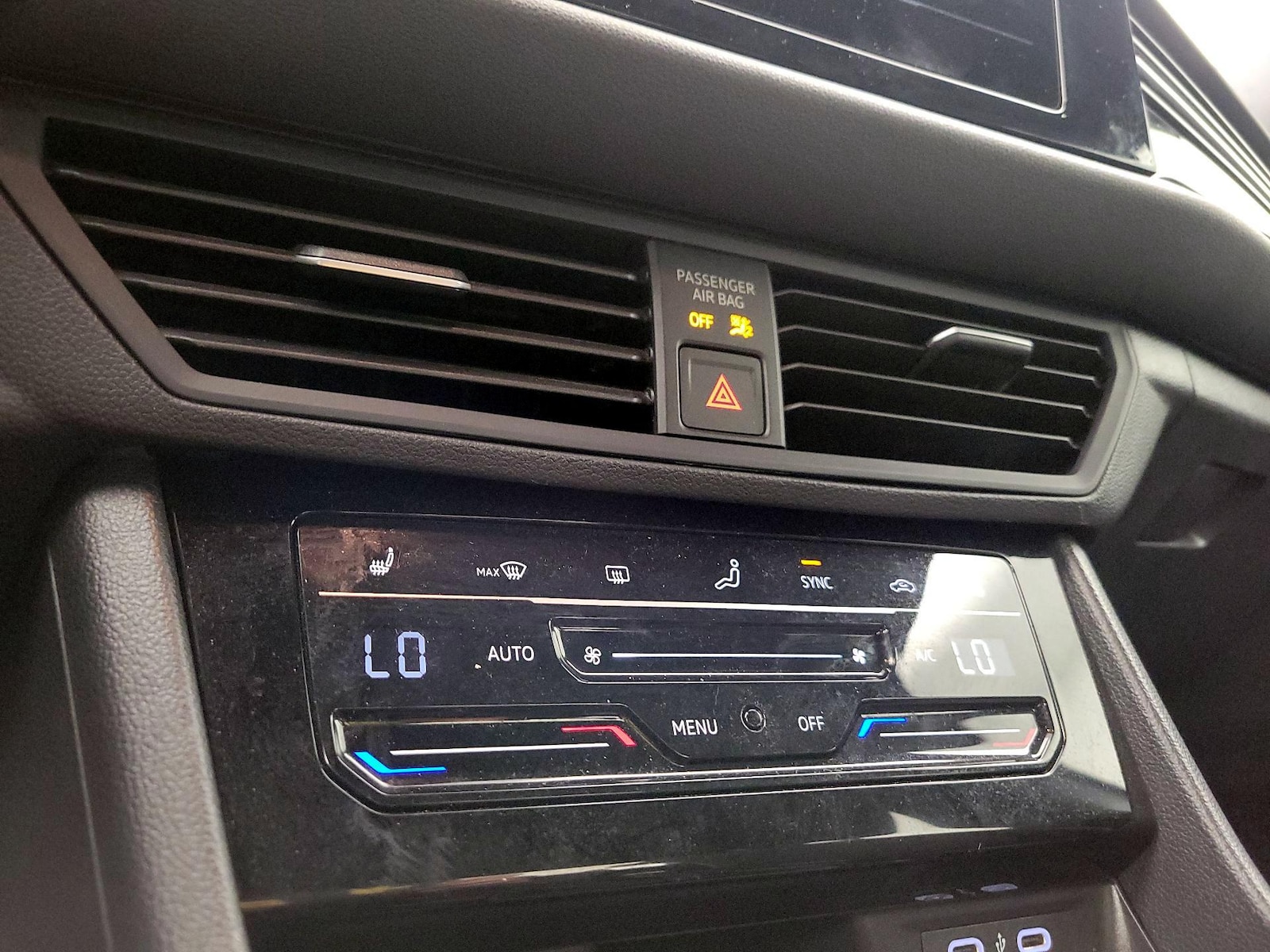 2025 Volkswagen Jetta Sport - Photo 17