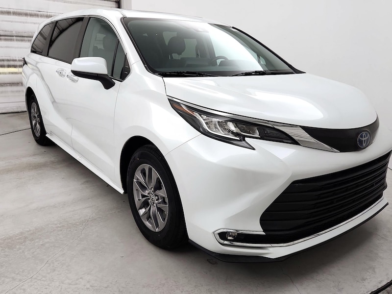 2023 Toyota Sienna Hybrid XLE