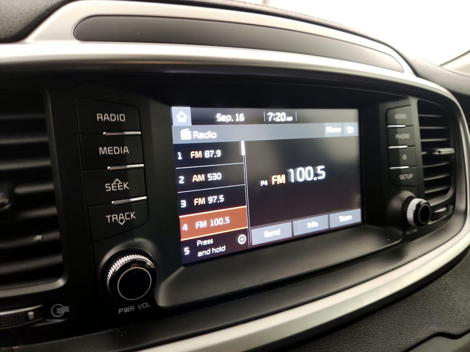 2020 Kia Sorento EX - Photo 14