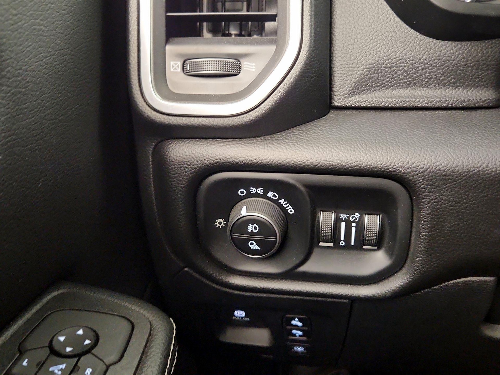 2025 RAM Ram 1500 Pickup Laramie - Photo 12