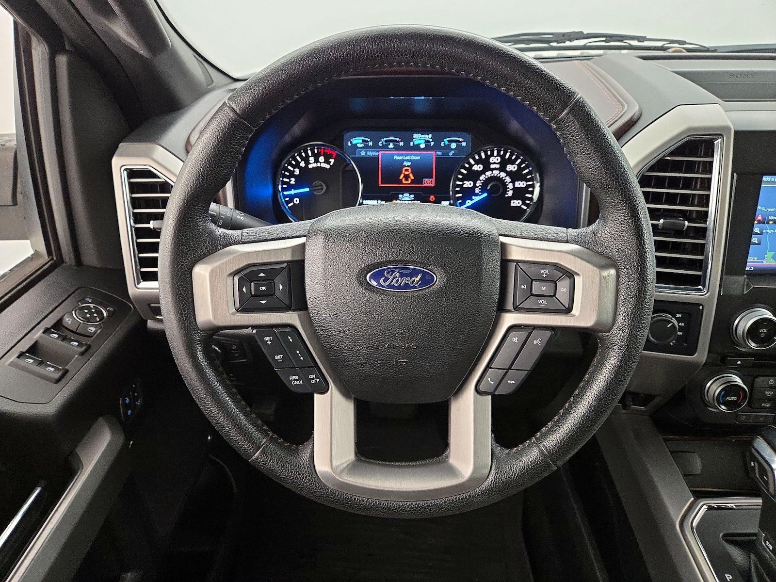 2015 Ford F-150 Platinum - Photo 11